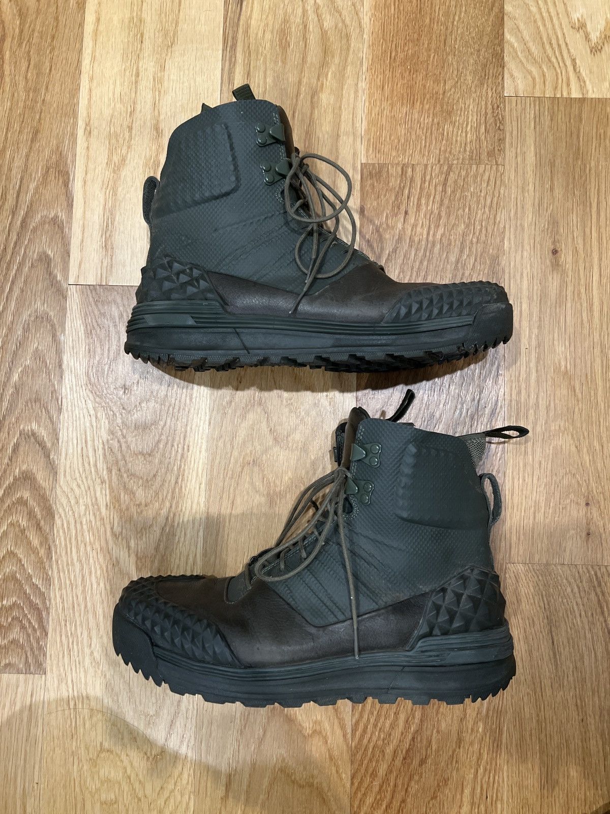 acg sneaker boots