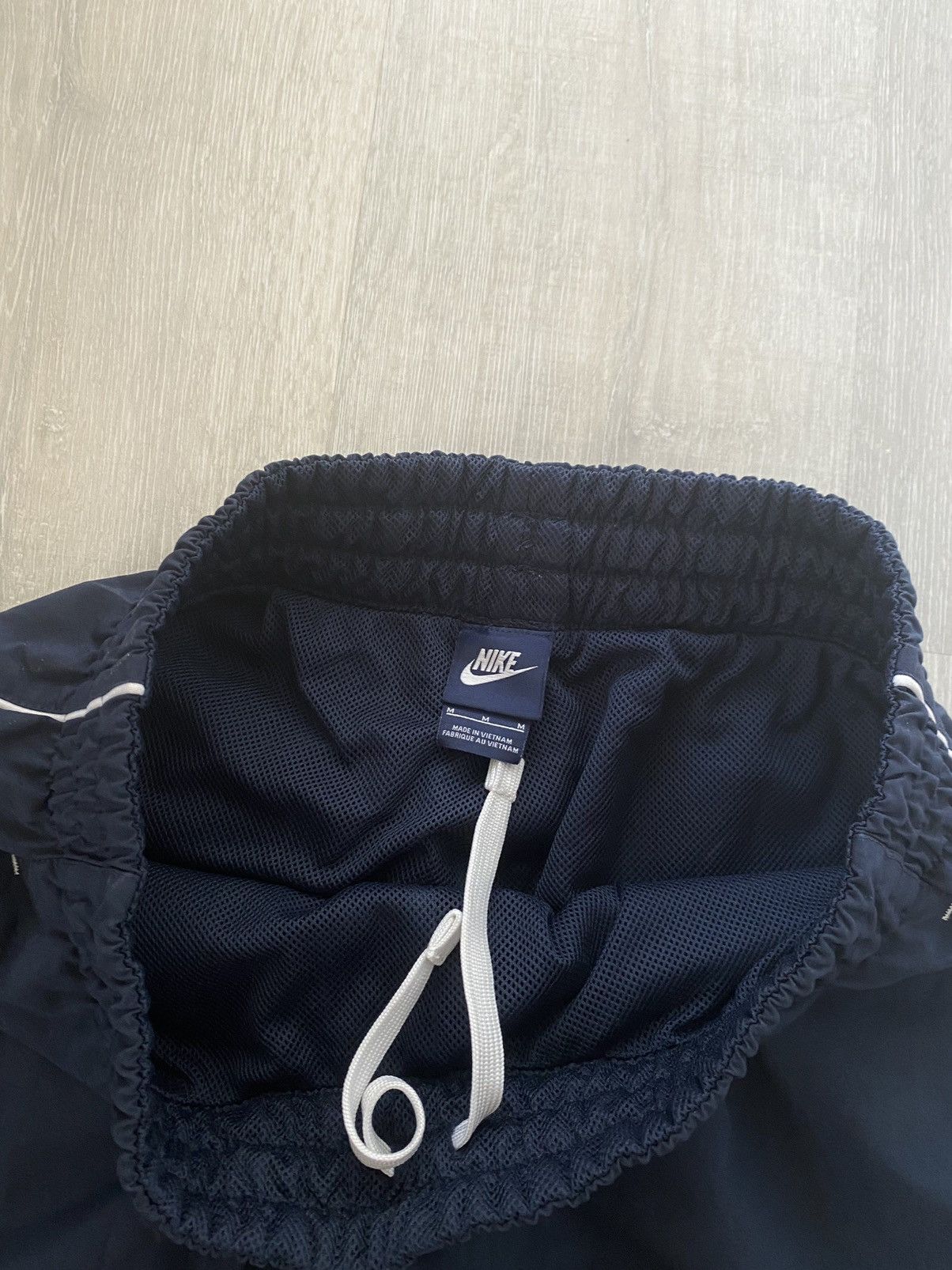 Nike Nike vintage navy track pants small swoosh side stripe logo Size US 30 / EU 46 - 4 Thumbnail