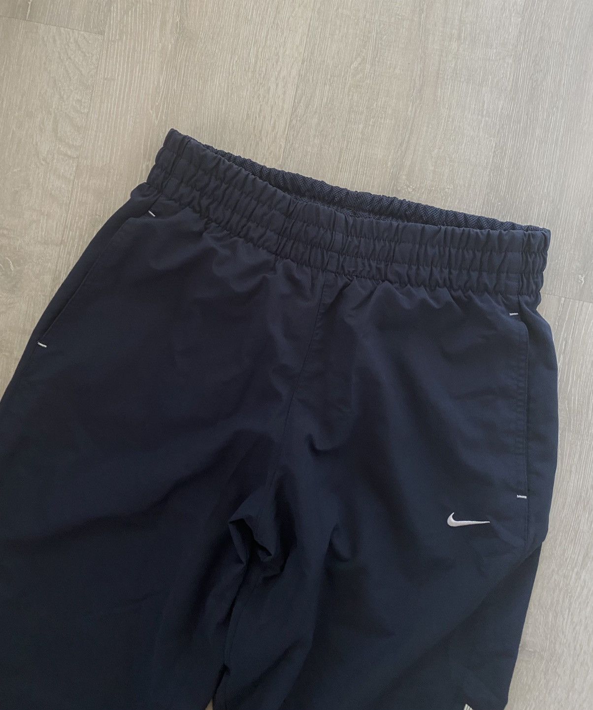 Nike Nike vintage navy track pants small swoosh side stripe logo Size US 30 / EU 46 - 2 Thumbnail
