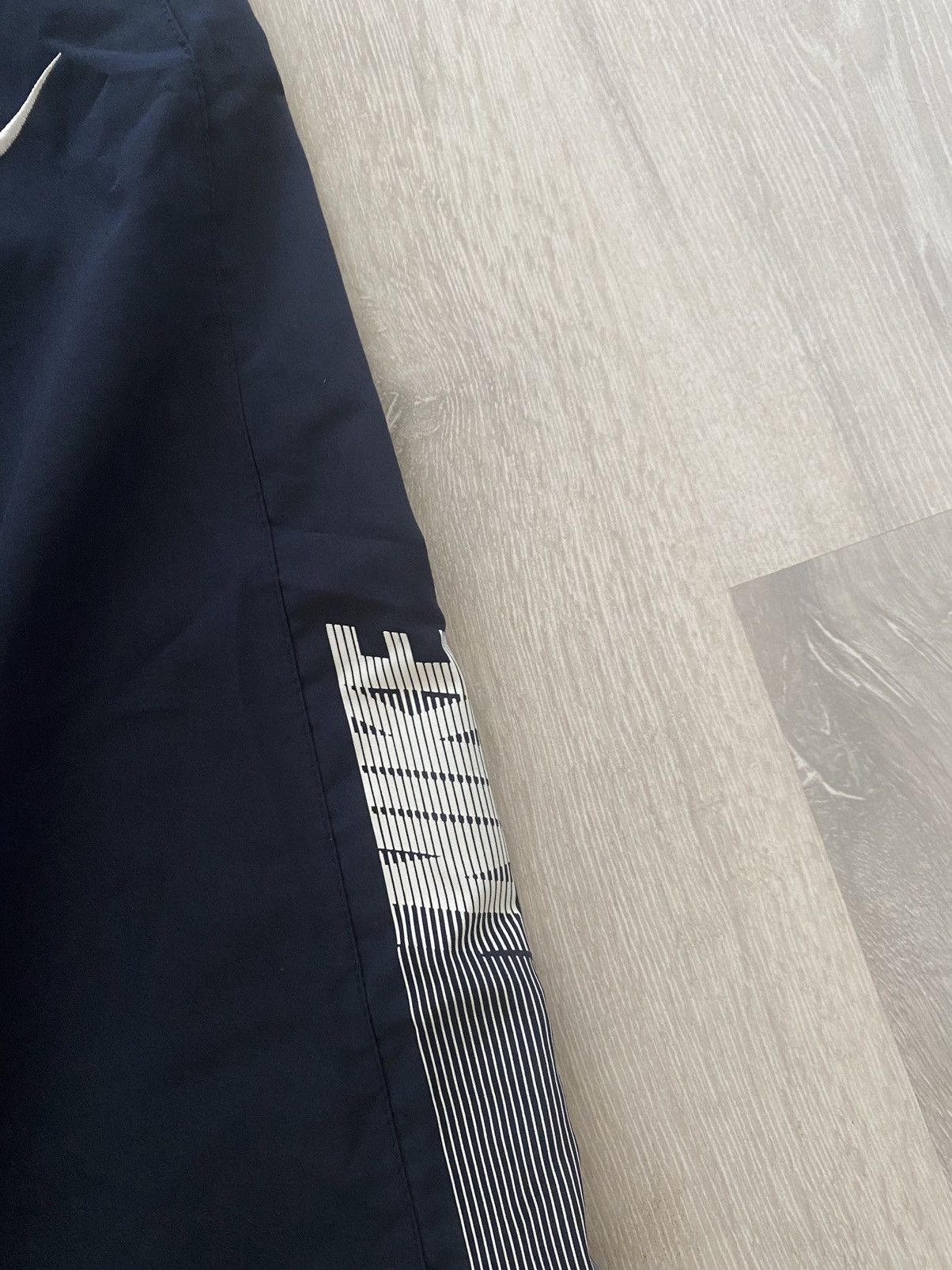 Nike Nike vintage navy track pants small swoosh side stripe logo Size US 30 / EU 46 - 3 Thumbnail