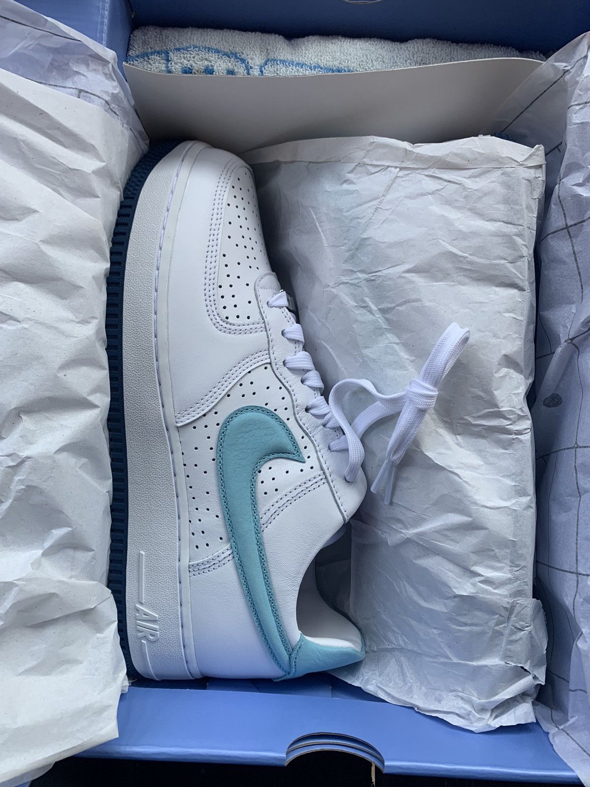 Nike Air Force 1 Low / PR day Size US 9 / EU 42 - 8 Thumbnail