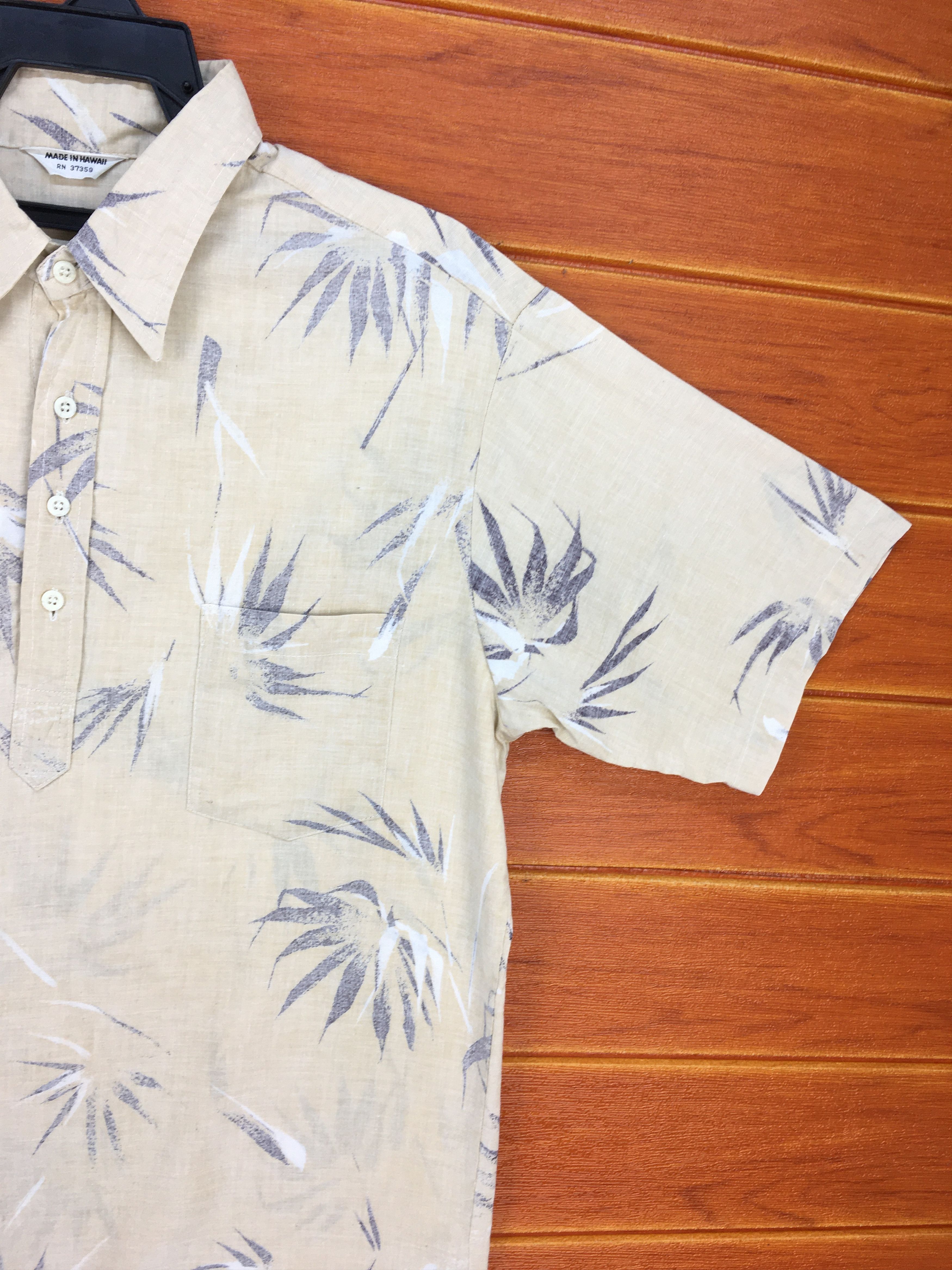 Vintage Vintage MADE IN HAWAII Reverse Print Hawaiian Shirt Size US M / EU 48-50 / 2 - 5 Thumbnail