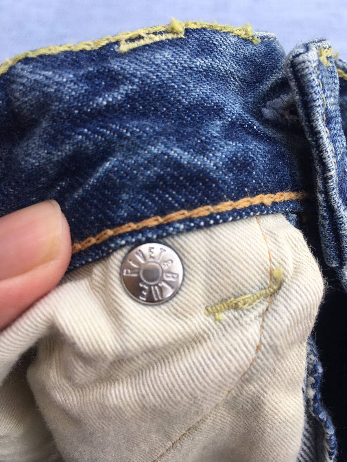 Japanese Brand rivet & blue distress jeans Size 26" / US 2 / IT 38 - 14 Thumbnail