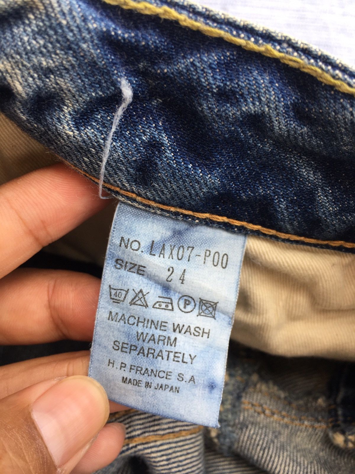 Japanese Brand rivet & blue distress jeans Size 26" / US 2 / IT 38 - 13 Thumbnail