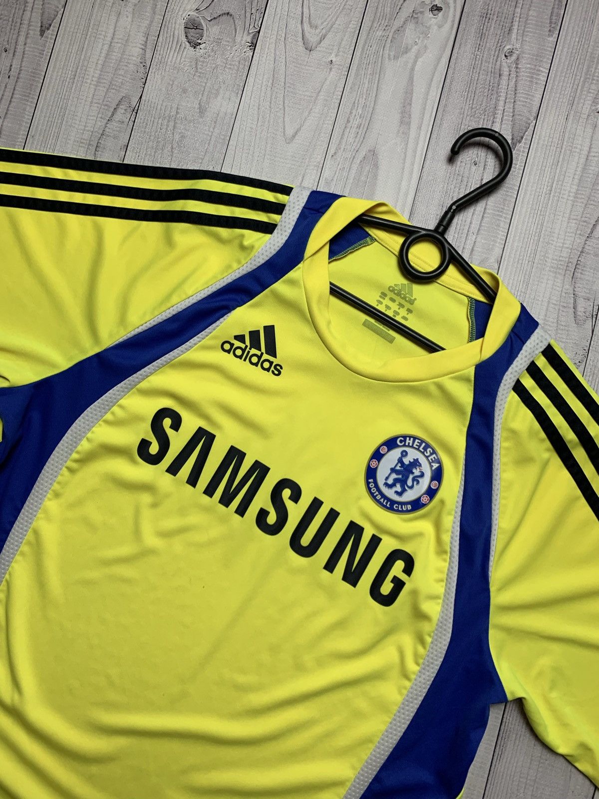 Adidas × Chelsea Soccer × Vintage Vintage Chelsea soccer jersey away yellow adidas size M Size US M / EU 48-50 / 2 - 2 Thumbnail