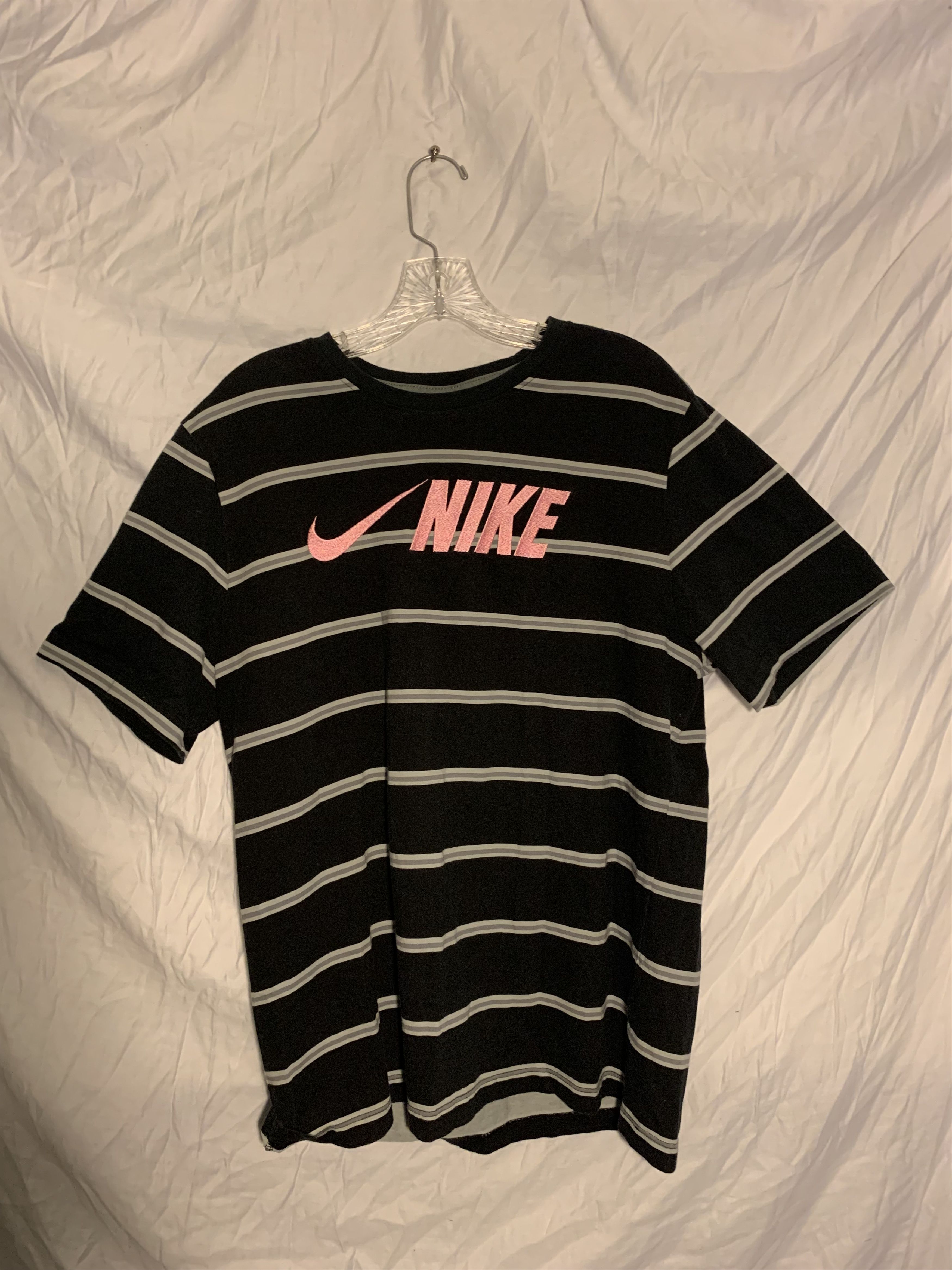 mens pink nike t shirt