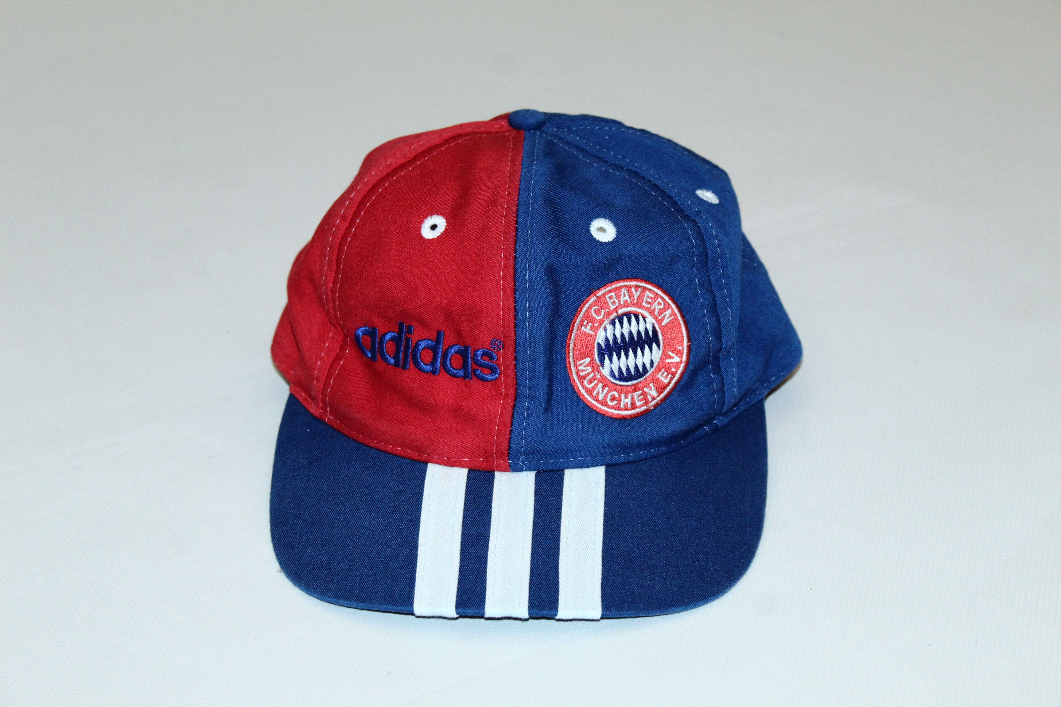 Adidas 🔥VTG🔥 Adidas F.C. Bayern Munchen Logo Embroidery Cap Size ONE SIZE - 2 Thumbnail