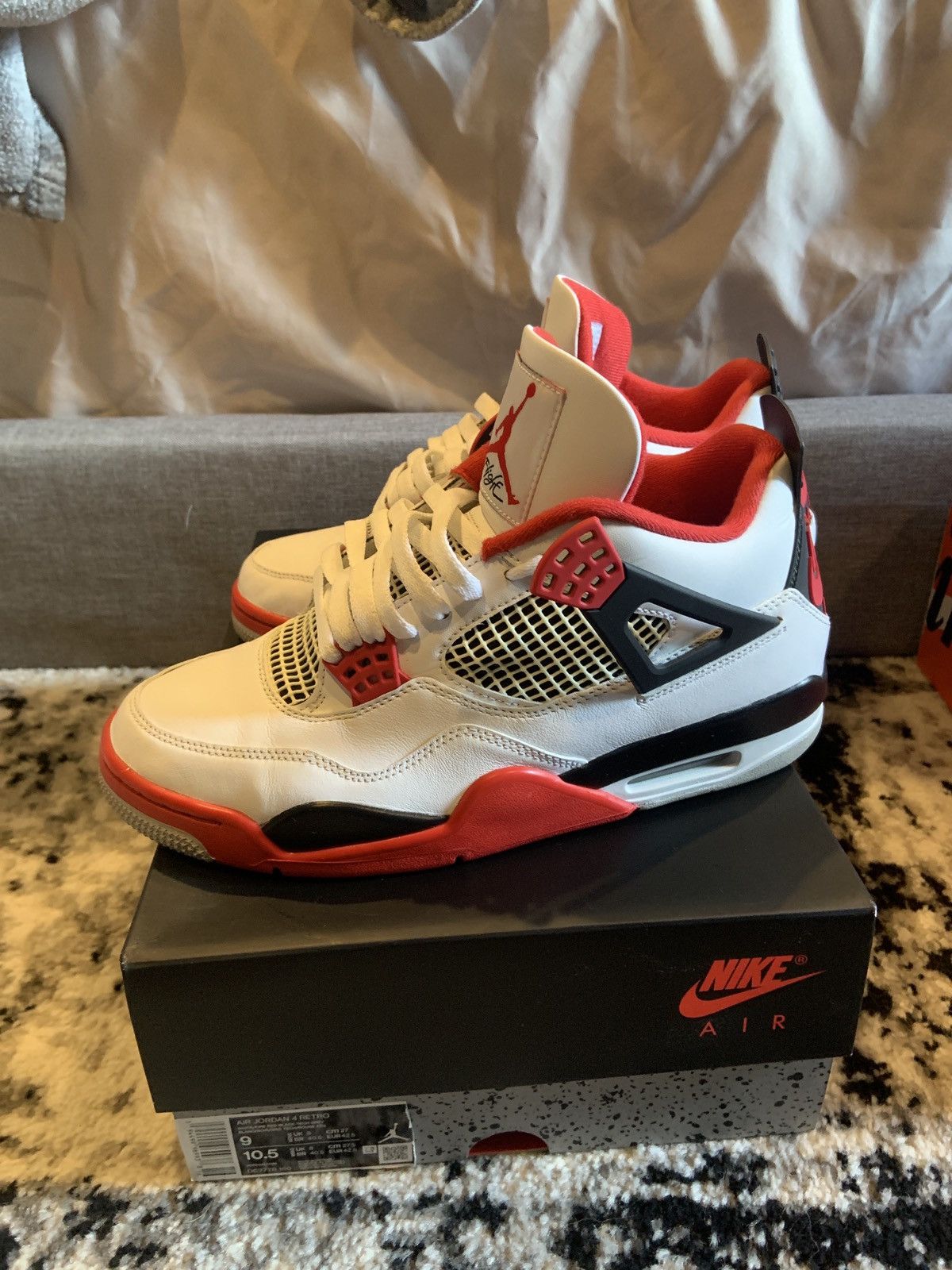 Nike Air Jordan 4 Retro OG fire red 2020 Size US 9 / EU 42 - 4 Thumbnail