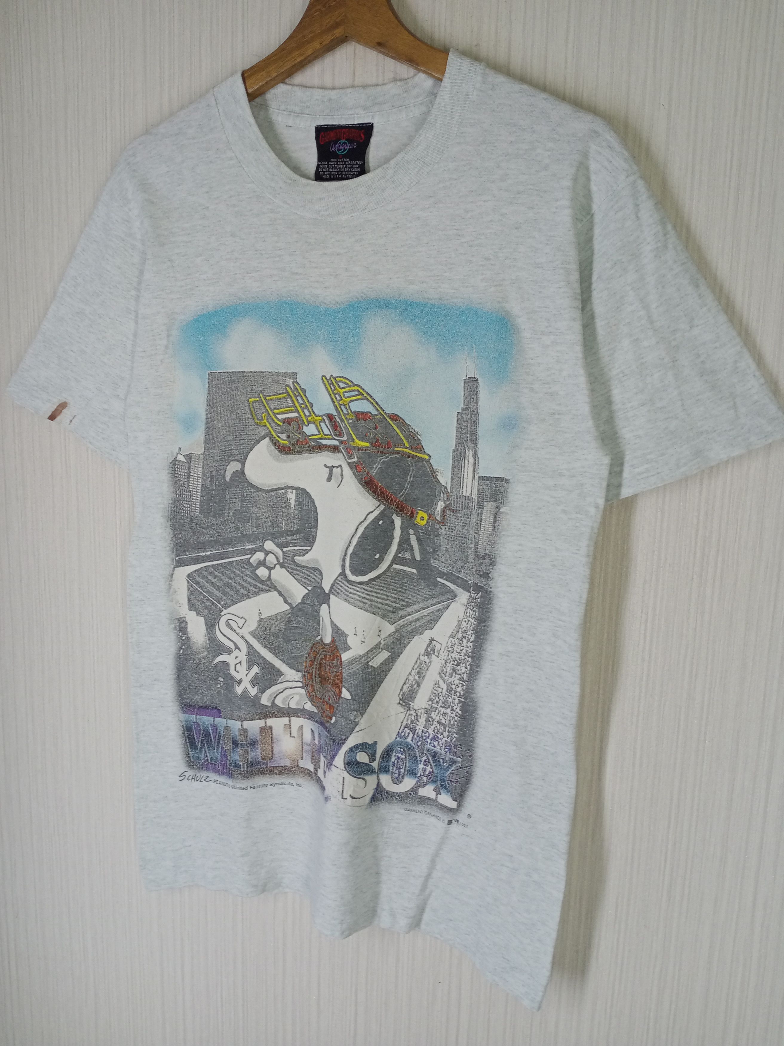 MLB Rare Vintage 1995 Snoopy White Sox MLB Tshirt Size US S / EU 44-46 / 1 - 6 Thumbnail