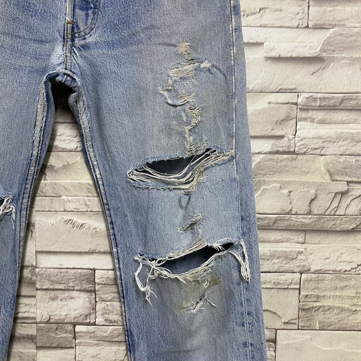 Levi's Vintage Levis 501 Thrashed Jeans Size US 29 - 7 Thumbnail