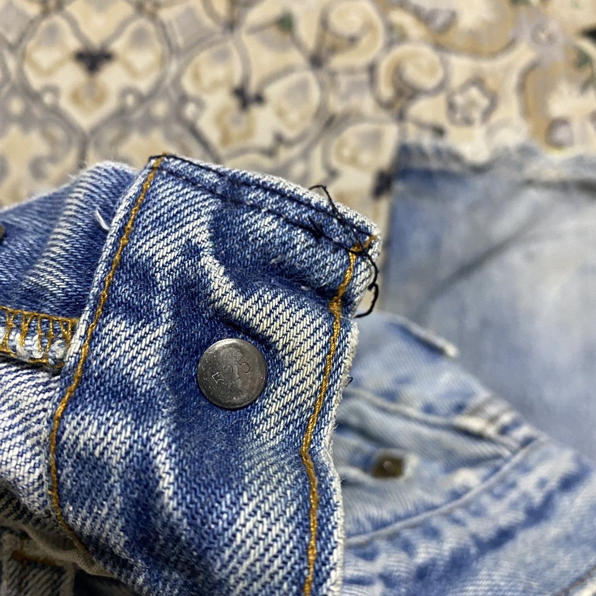 Levi's Vintage Levis 501 Thrashed Jeans Size US 29 - 19 Thumbnail