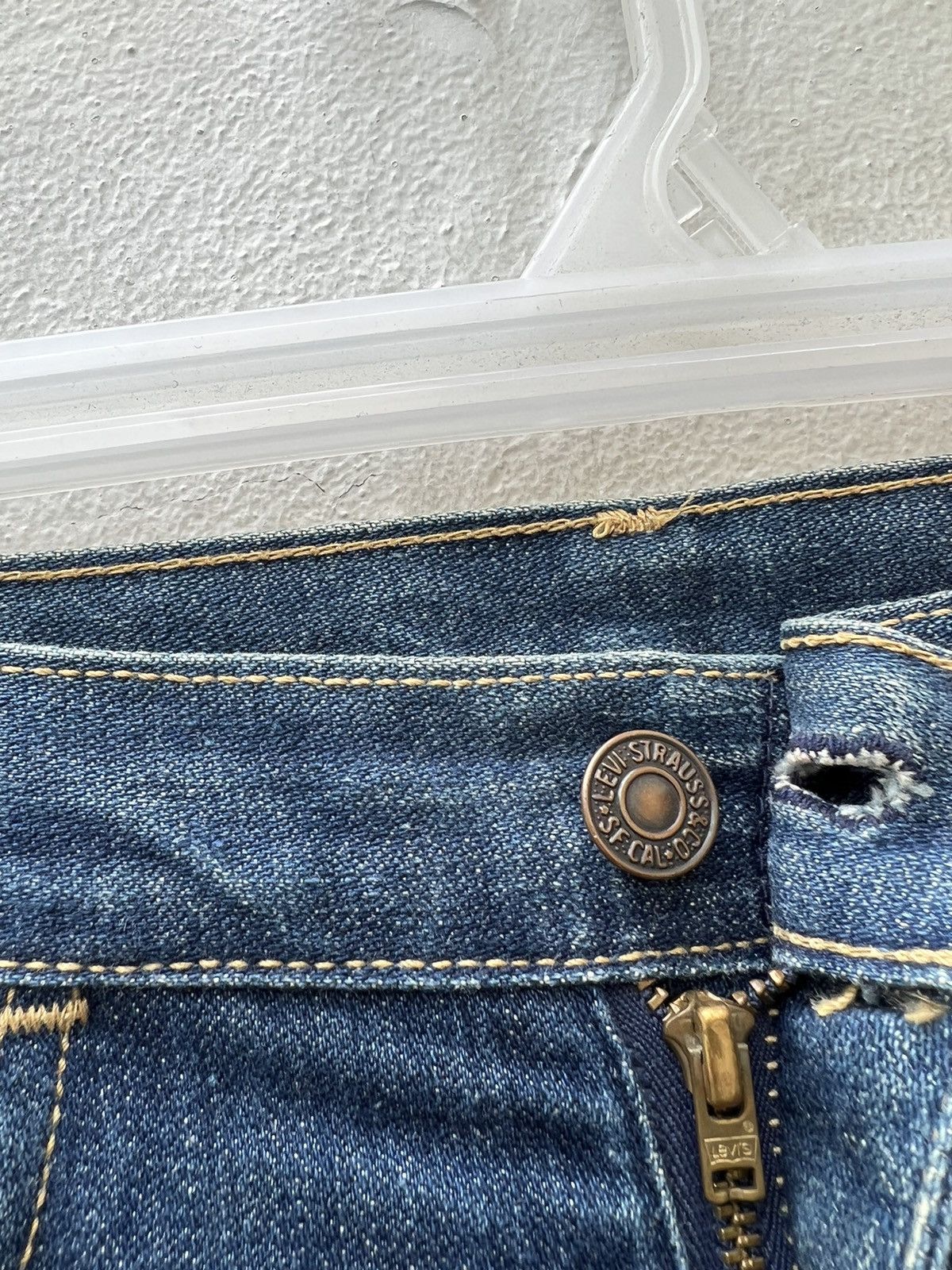 Levi's Vintage 80s Levi’s White Tab Fade Denim Trashed Jeans Size US 31 - 8 Thumbnail