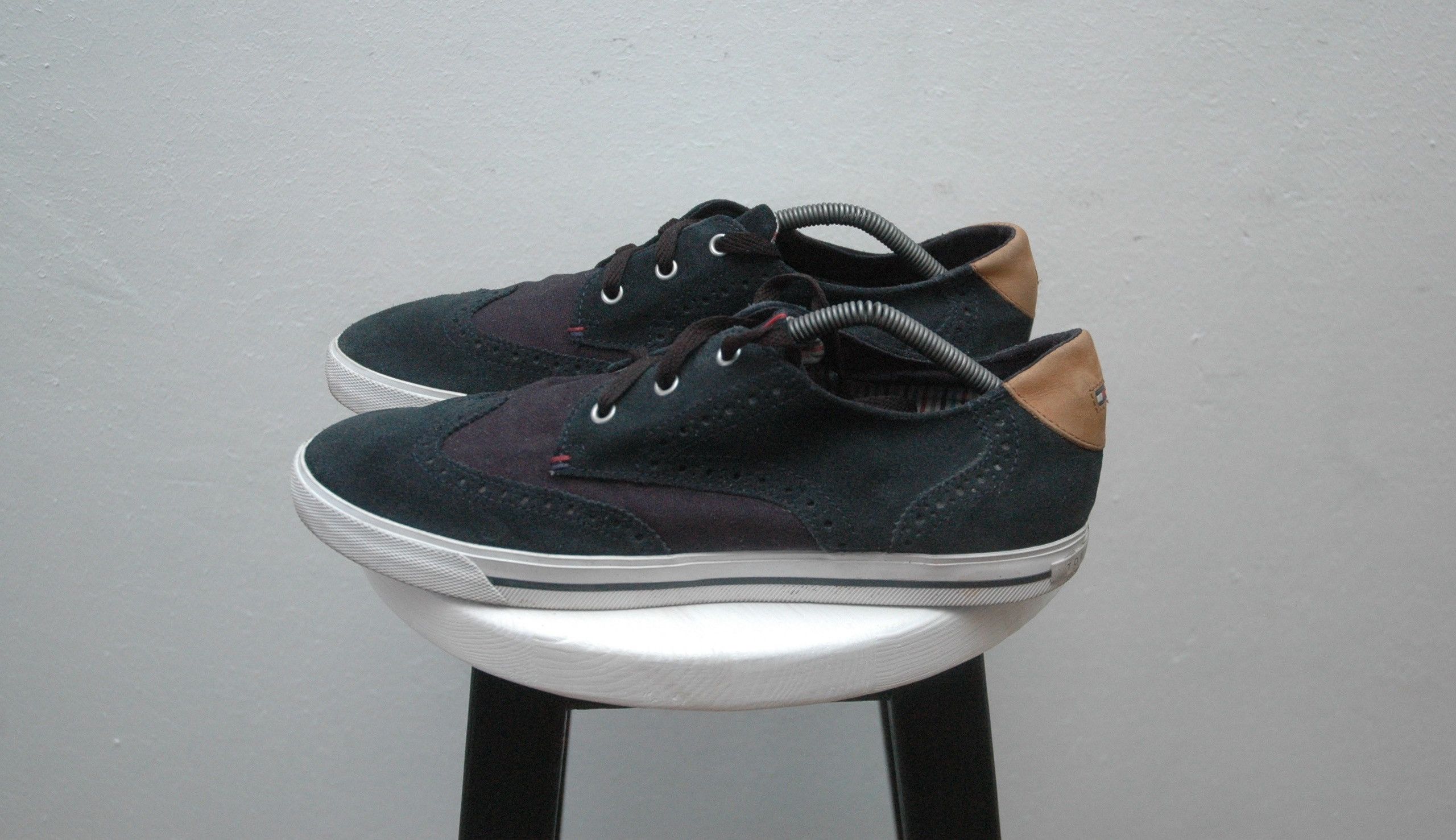 Tommy Hilfiger Tommy Hilfiger Suede Casual Low Top Sneakers Size US 11.5 / EU 44-45 - 1 Thumbnail