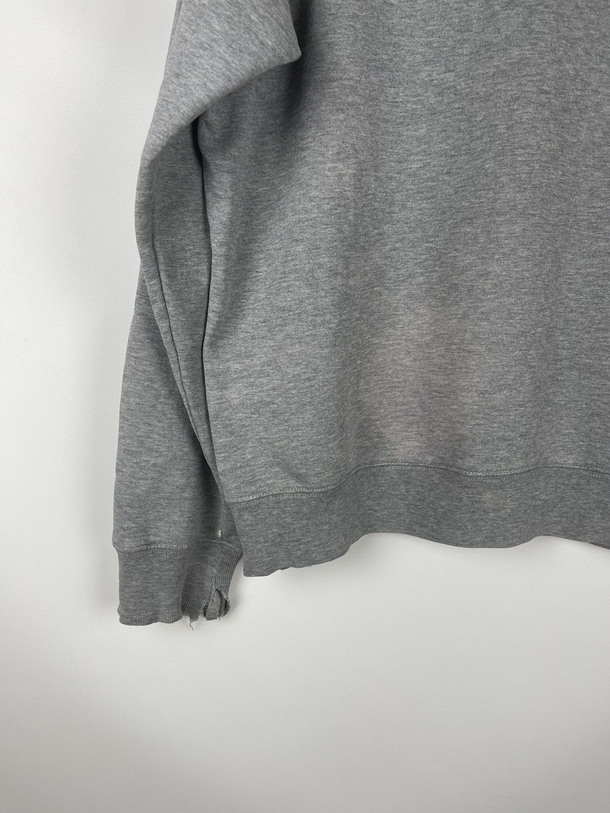 Carhartt × Vintage Carhartt vintage 90s trashed used grey big logo sweatshirt Size US M / EU 48-50 / 2 - 16 Thumbnail