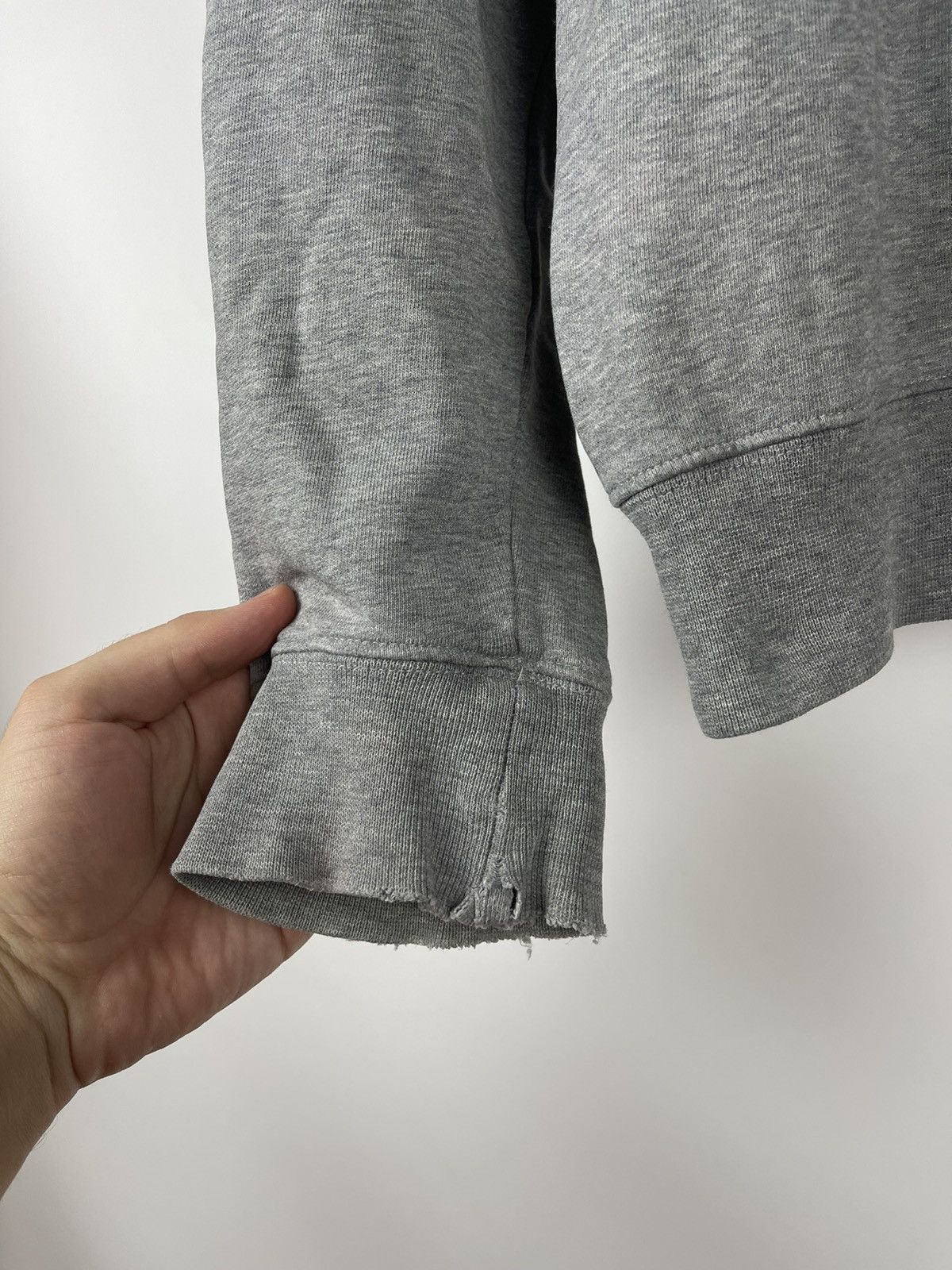 Carhartt × Vintage Carhartt vintage 90s trashed used grey big logo sweatshirt Size US M / EU 48-50 / 2 - 9 Thumbnail