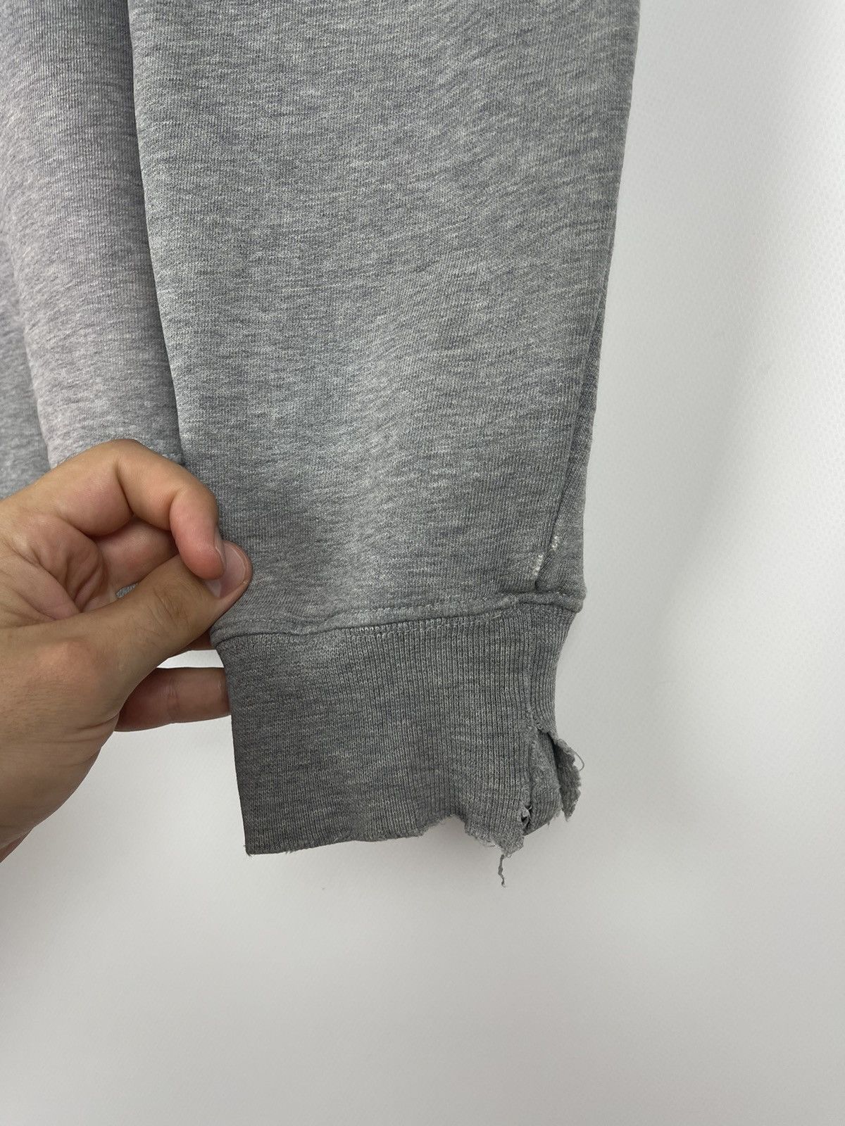 Carhartt × Vintage Carhartt vintage 90s trashed used grey big logo sweatshirt Size US M / EU 48-50 / 2 - 10 Thumbnail