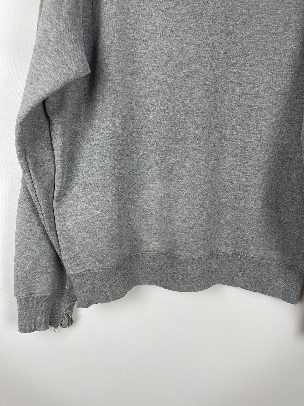 Carhartt × Vintage Carhartt vintage 90s trashed used grey big logo sweatshirt Size US M / EU 48-50 / 2 - 18 Thumbnail