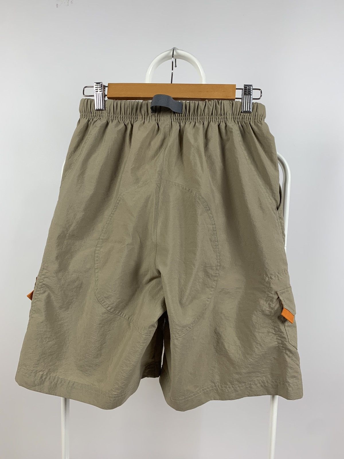 Nike Vintage Nike ACG Beige Cargo Zip Pocket Shorts Size US 30 / EU 46 - 2 Thumbnail