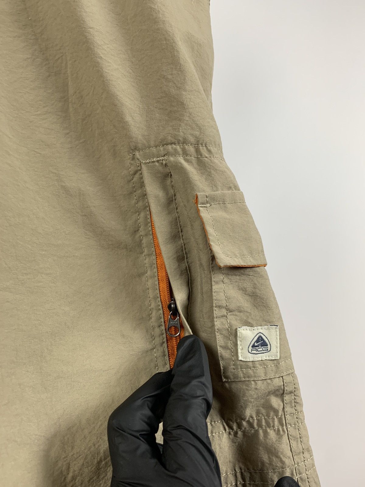 Nike Vintage Nike ACG Beige Cargo Zip Pocket Shorts Size US 30 / EU 46 - 11 Thumbnail