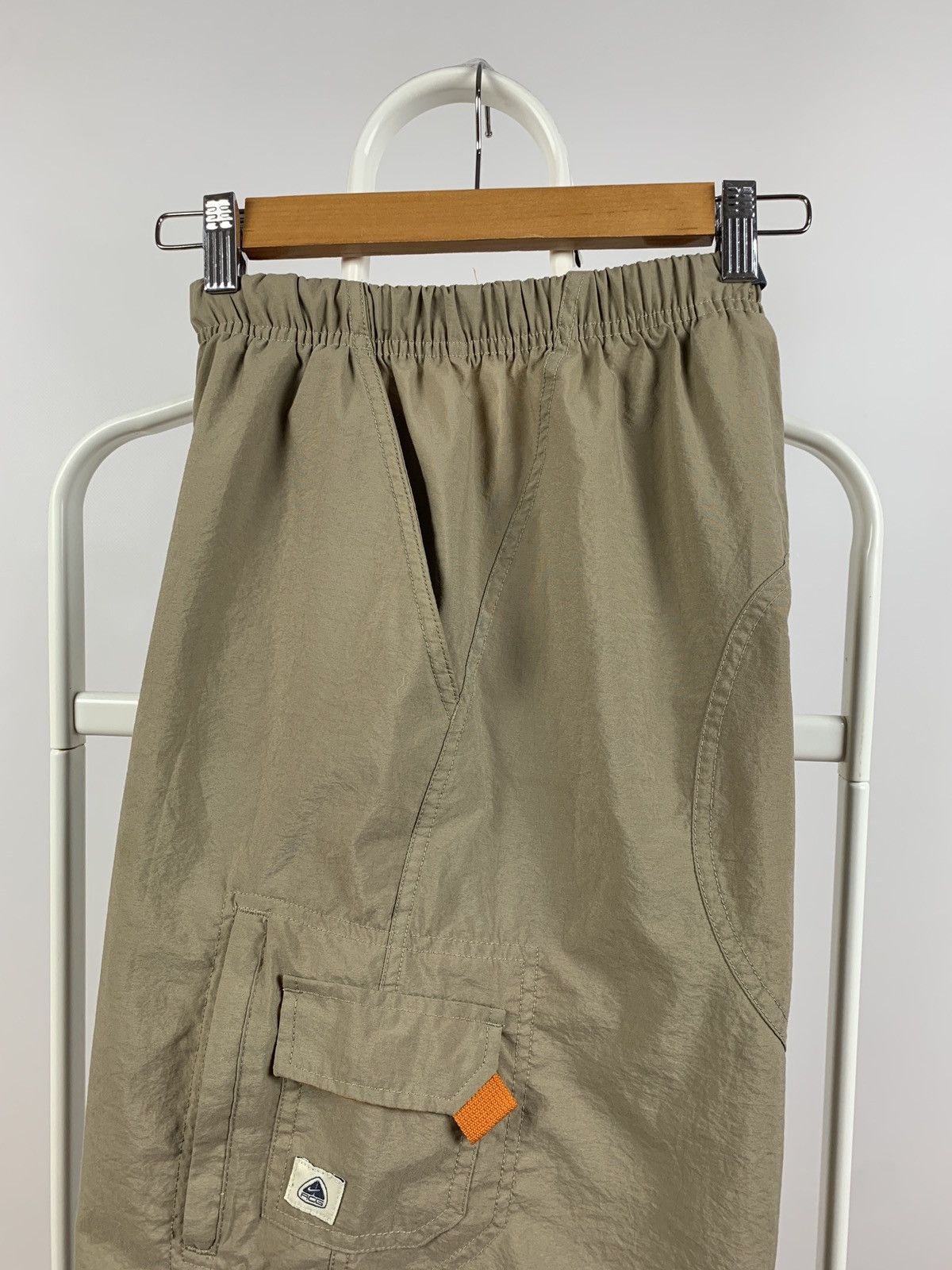 Nike Vintage Nike ACG Beige Cargo Zip Pocket Shorts Size US 30 / EU 46 - 16 Thumbnail