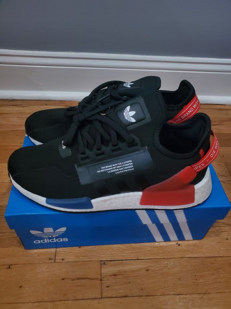nmd r1 v2 core black blue red