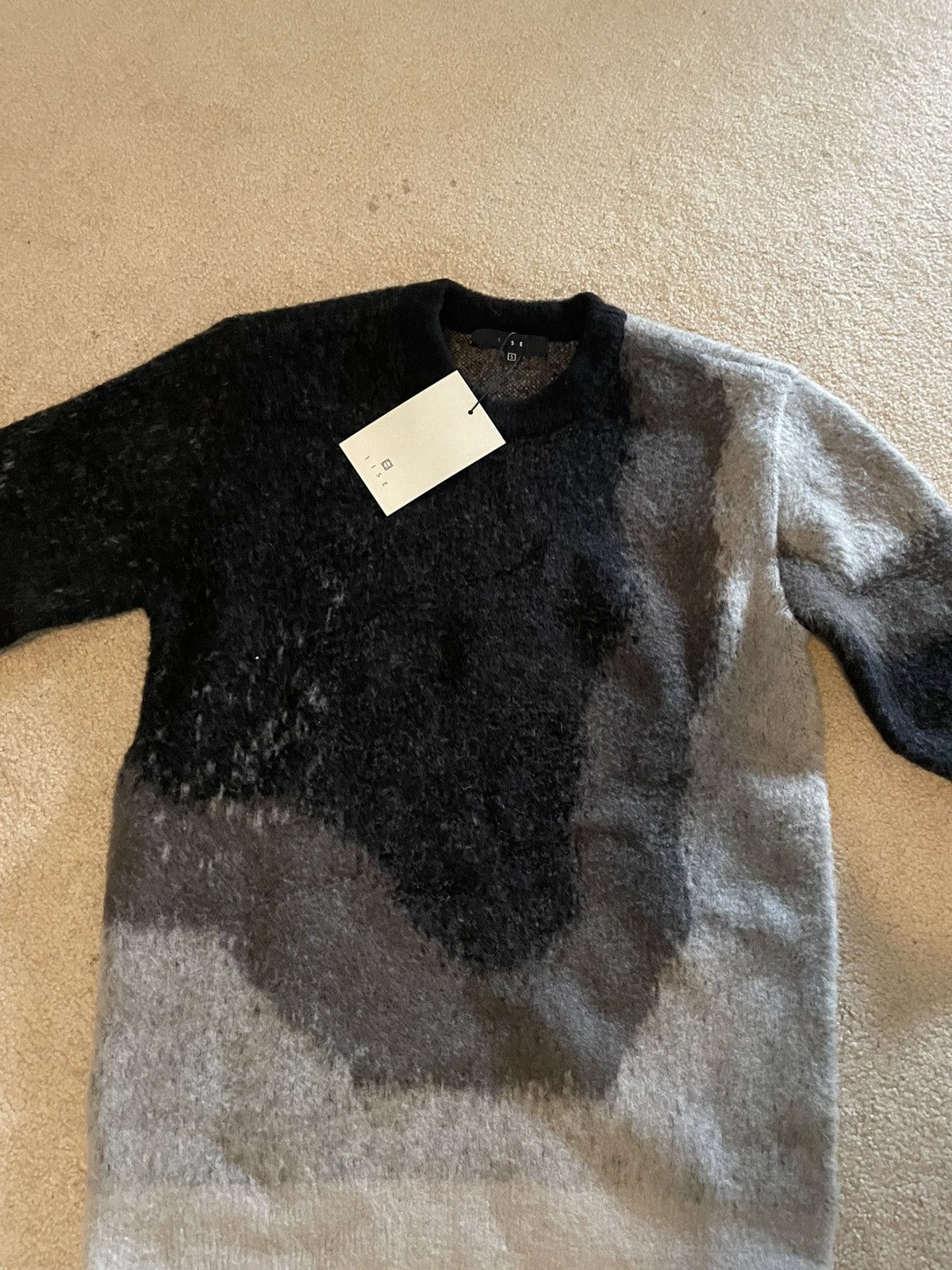 IISE TEXTURED STONE SWEATER