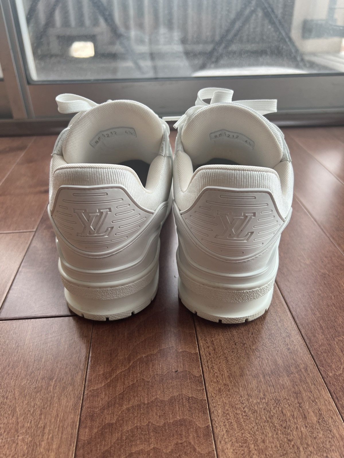 Louis Vuitton LV TRAINER SNEAKER WHITE Size US 8.5 / EU 41-42 - 4 Thumbnail