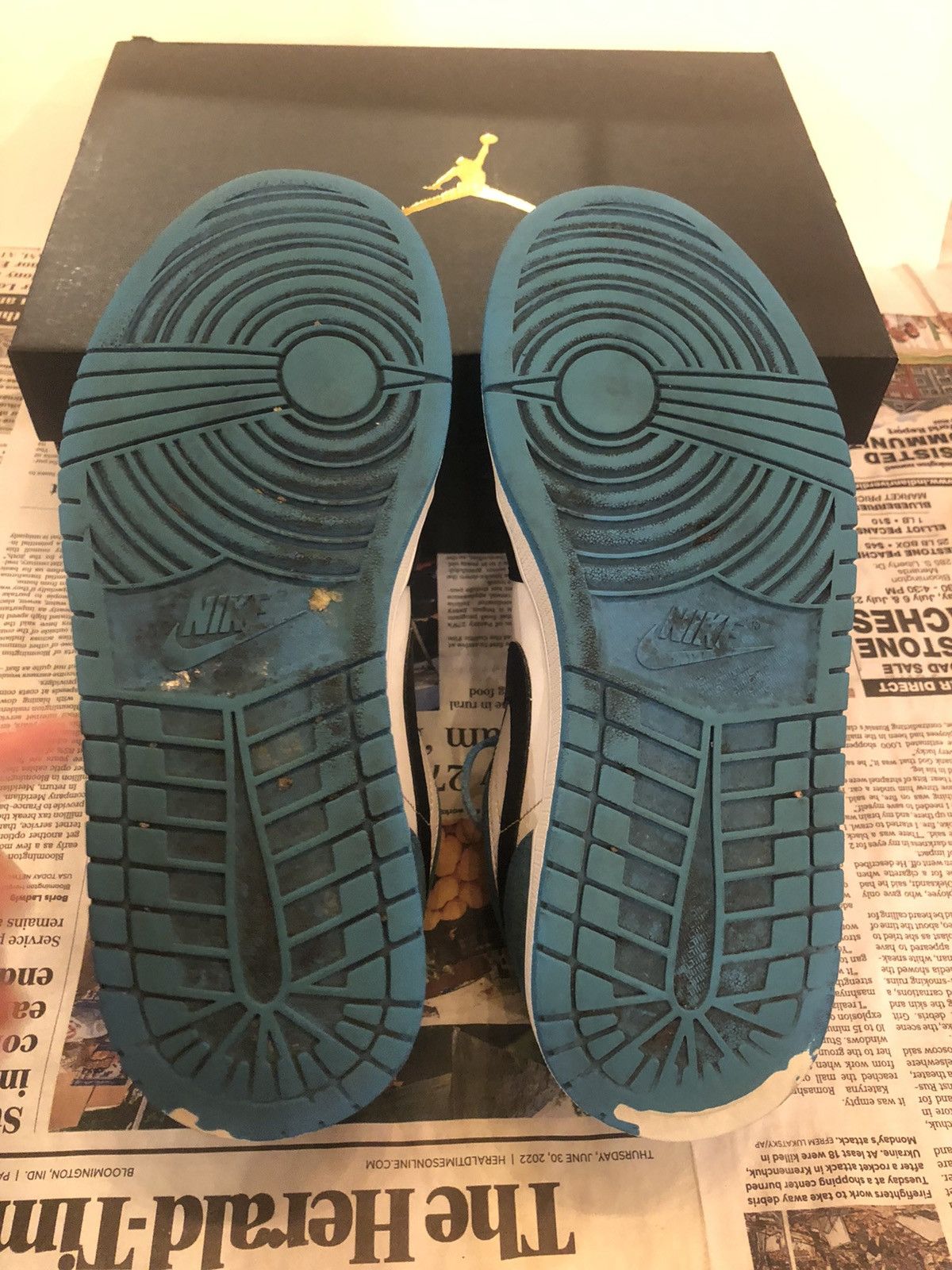 Jordan Brand Jordan 1 Low Laser Blue Size US 9.5 / EU 42-43 - 5 Thumbnail
