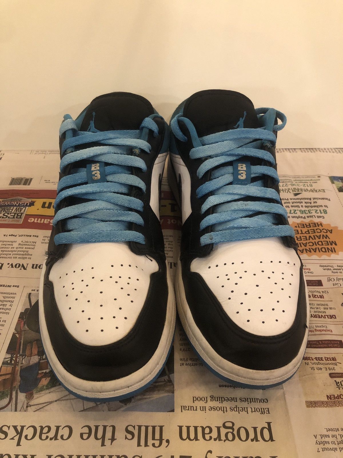 Jordan Brand Jordan 1 Low Laser Blue Size US 9.5 / EU 42-43 - 1 Thumbnail