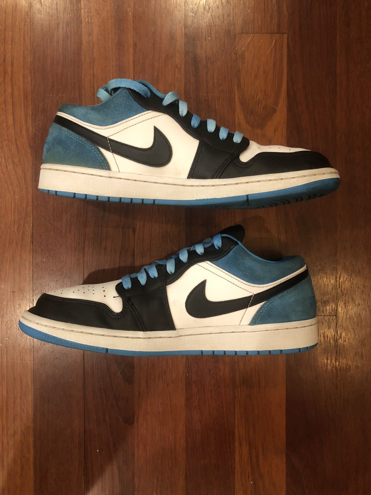 Jordan Brand Jordan 1 Low Laser Blue Size US 9.5 / EU 42-43 - 4 Thumbnail