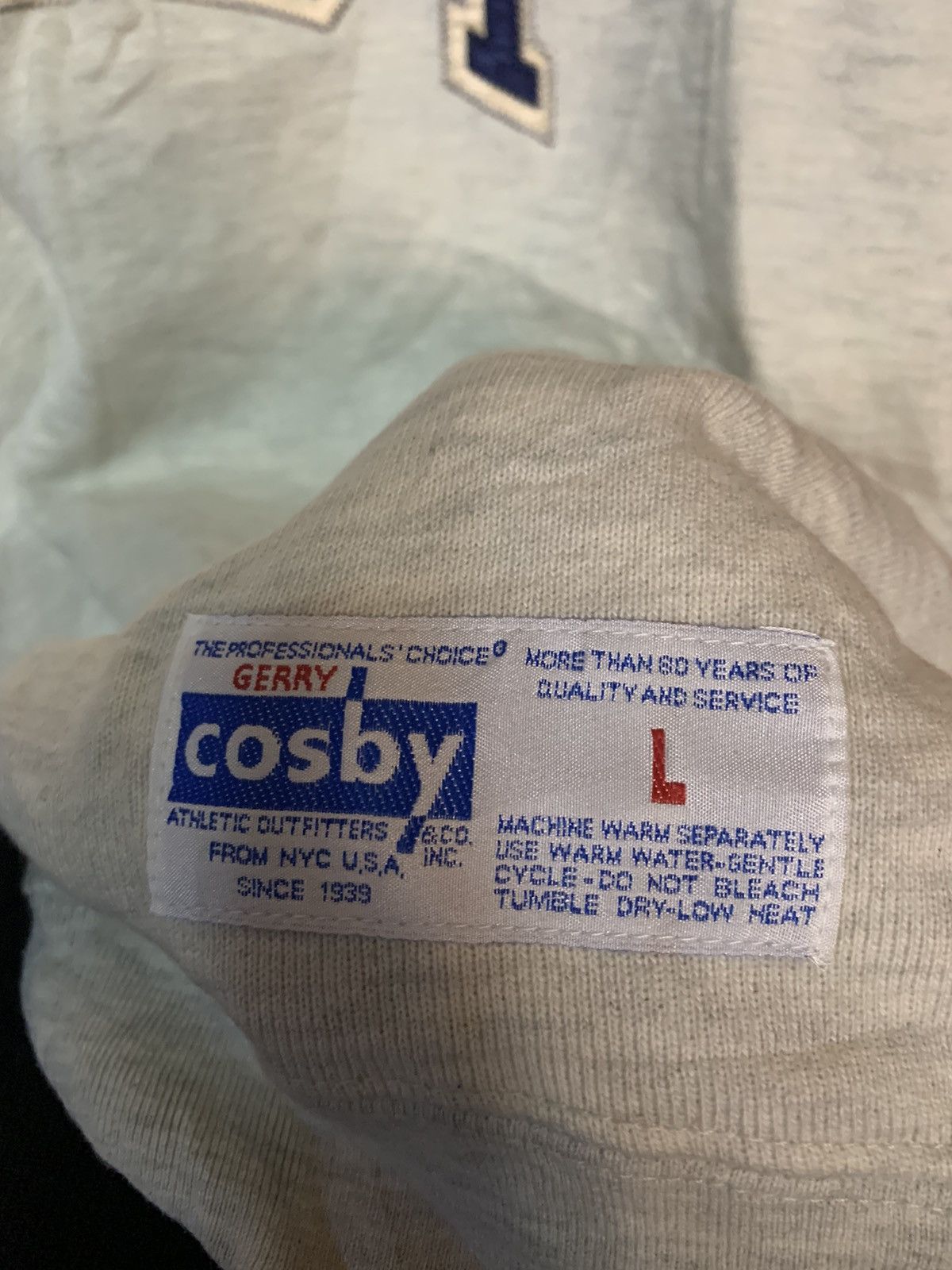 Vintage Vintage Embroidered Cosby By Gerry Sweatshirt Size US L / EU 52-54 / 3 - 5 Thumbnail