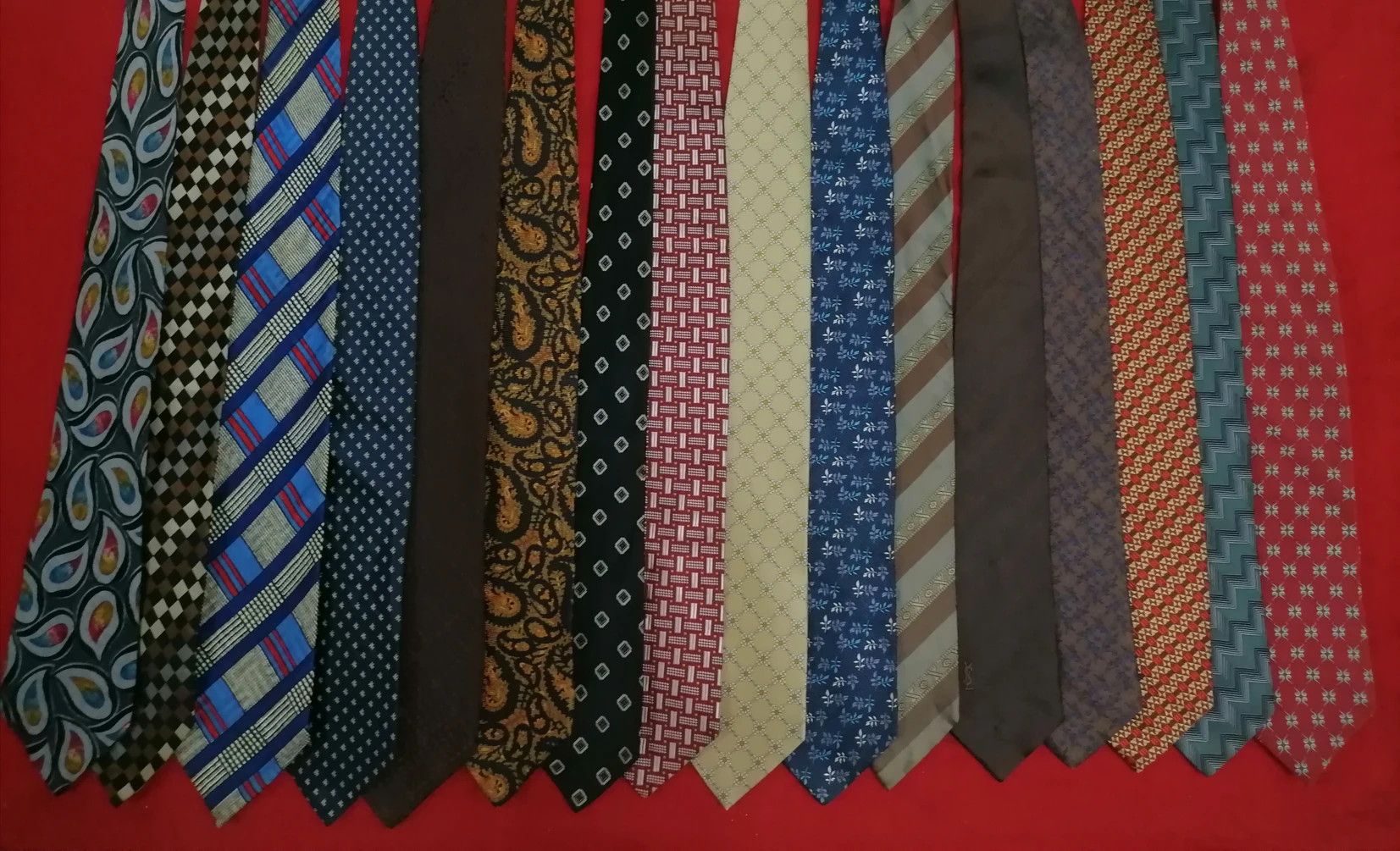 Vintage Yves Saint Laurent YSL Lot 16 tie