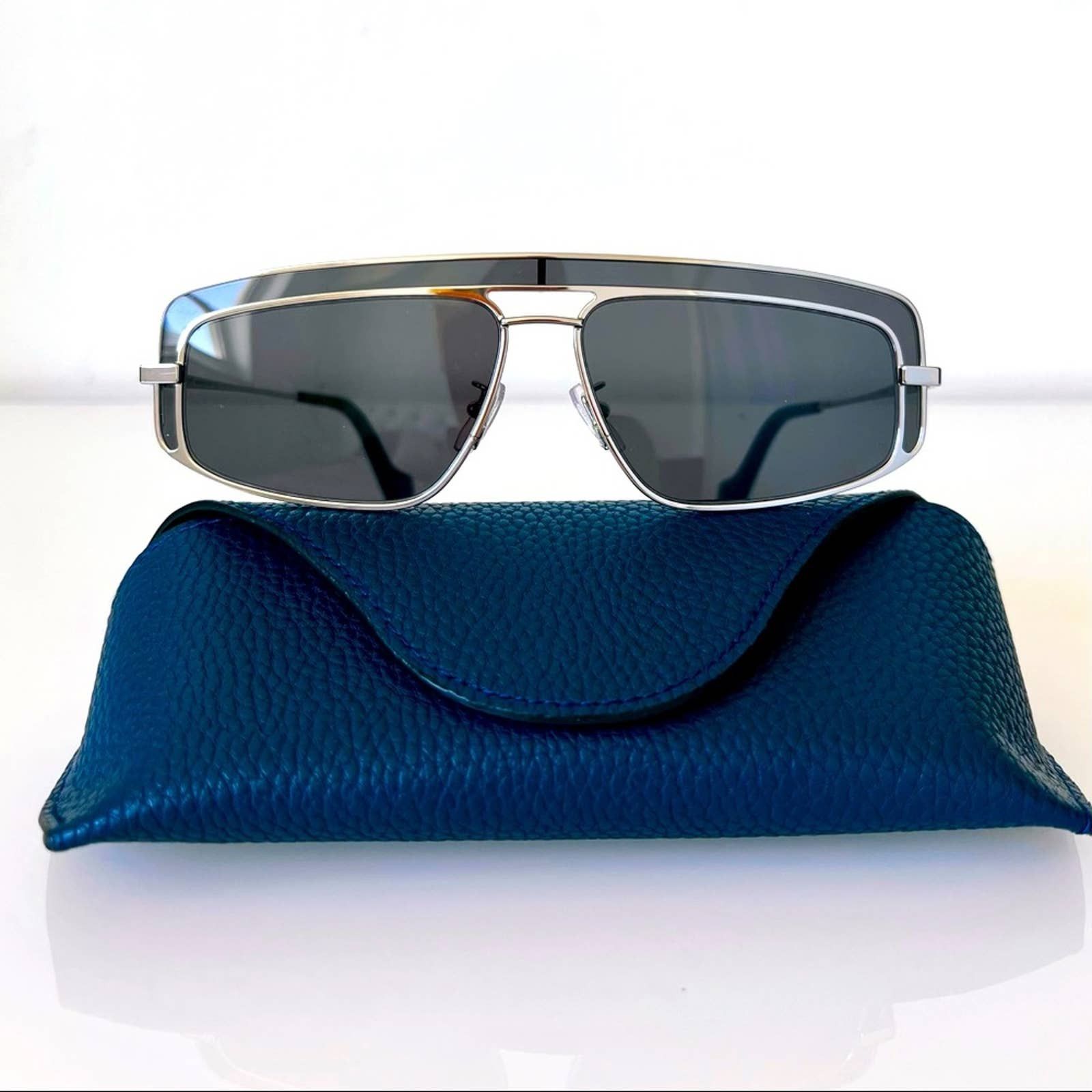 NEW!!! Off-White women sunglasses OERI045 1007 Authentic Off-White 4-2.2 OERI003 1007 55/20 145-3 Ladies Sunglasses Black main image 2