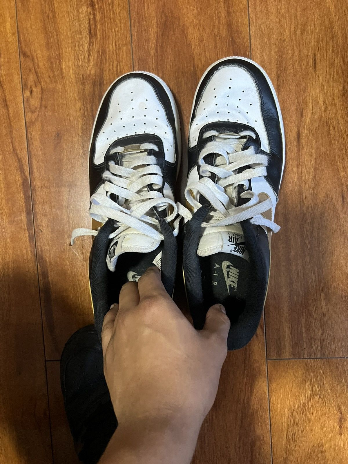 Nike Air Force 1 Metallic Gold Size US 11 / EU 44 - 6 Thumbnail