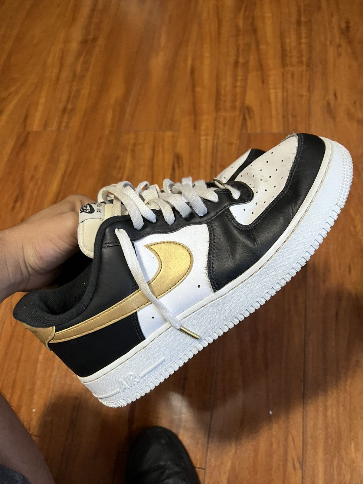 Nike Air Force 1 Metallic Gold Size US 11 / EU 44 - 1 Thumbnail