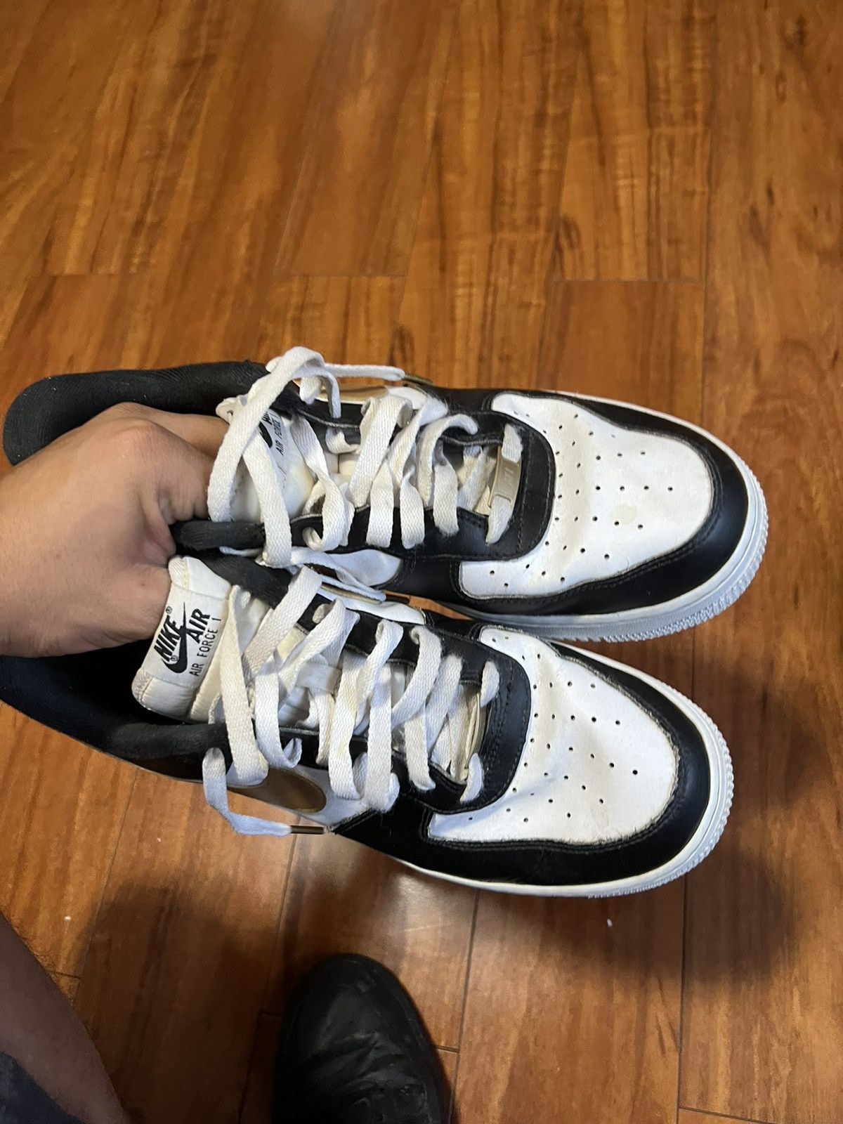 Nike Air Force 1 Metallic Gold Size US 11 / EU 44 - 2 Thumbnail