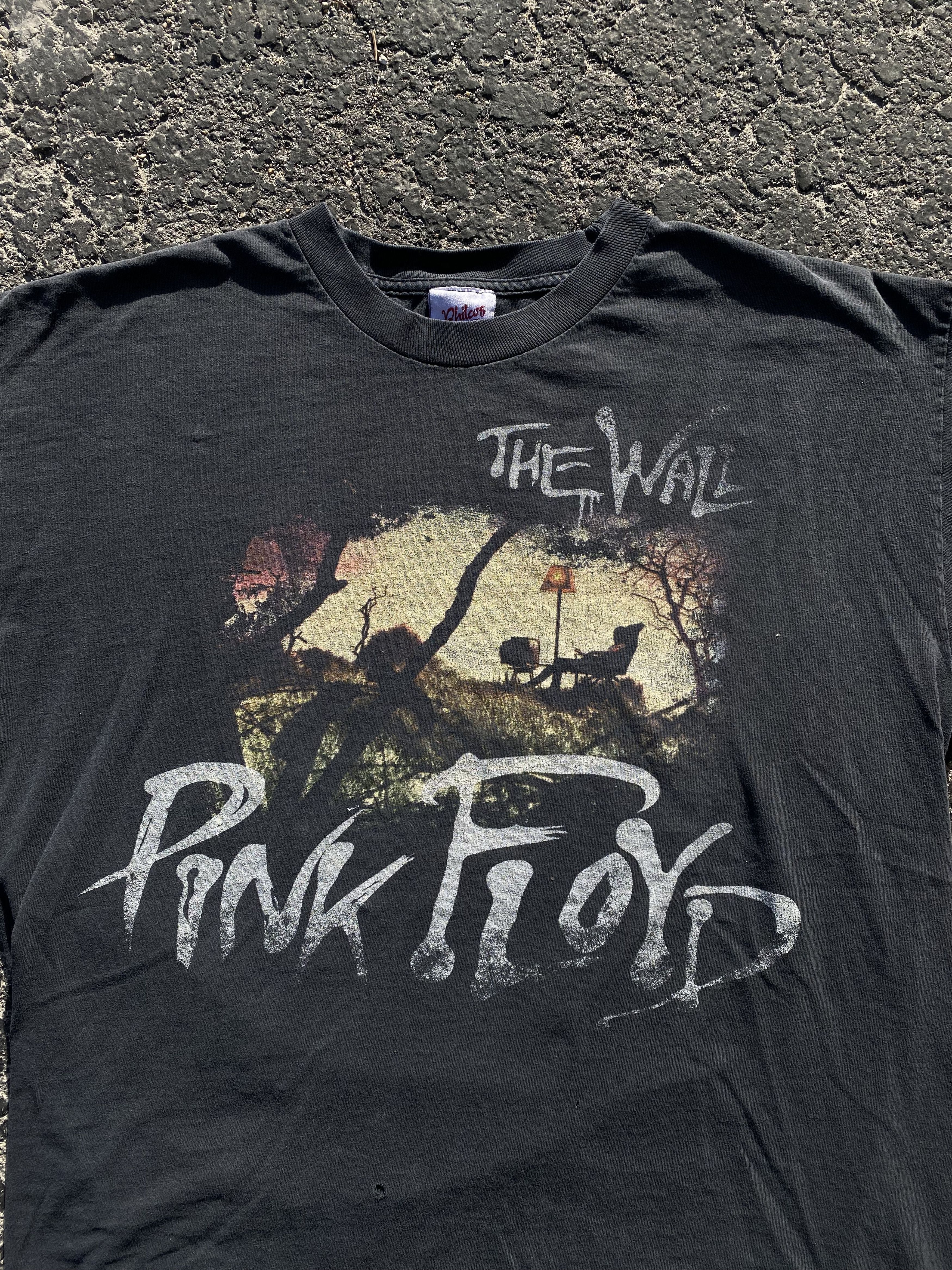Vintage Vintage Pink Floyd The Wall Faded T-Shirt Size US XL / EU 56 / 4 - 3 Thumbnail