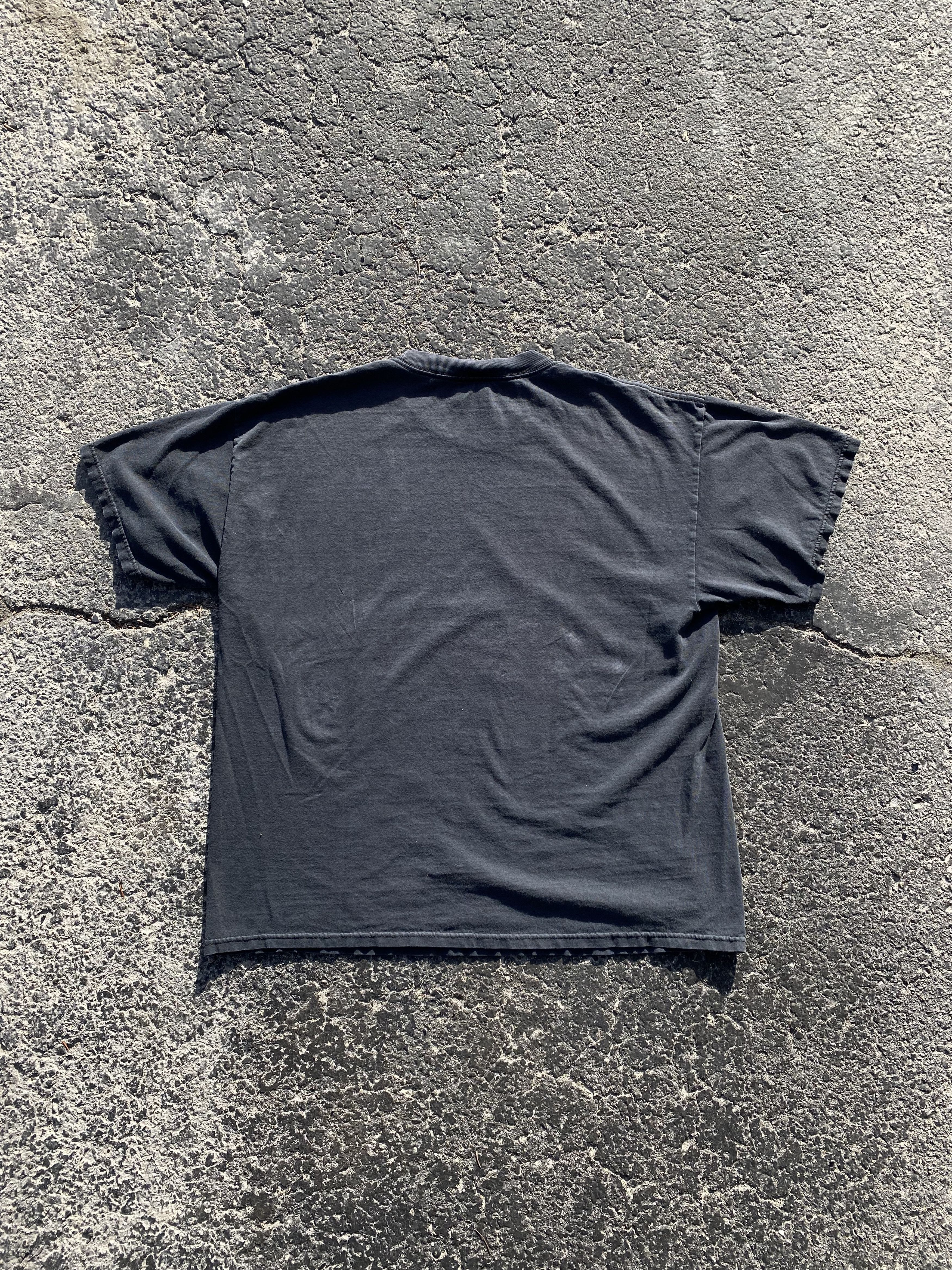 Vintage Vintage Pink Floyd The Wall Faded T-Shirt Size US XL / EU 56 / 4 - 6 Thumbnail