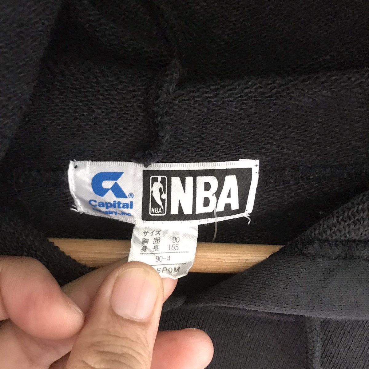 NBA Chicago Bull Hoodie x NBA x Vintage Size US L / EU 52-54 / 3 - 7 Thumbnail