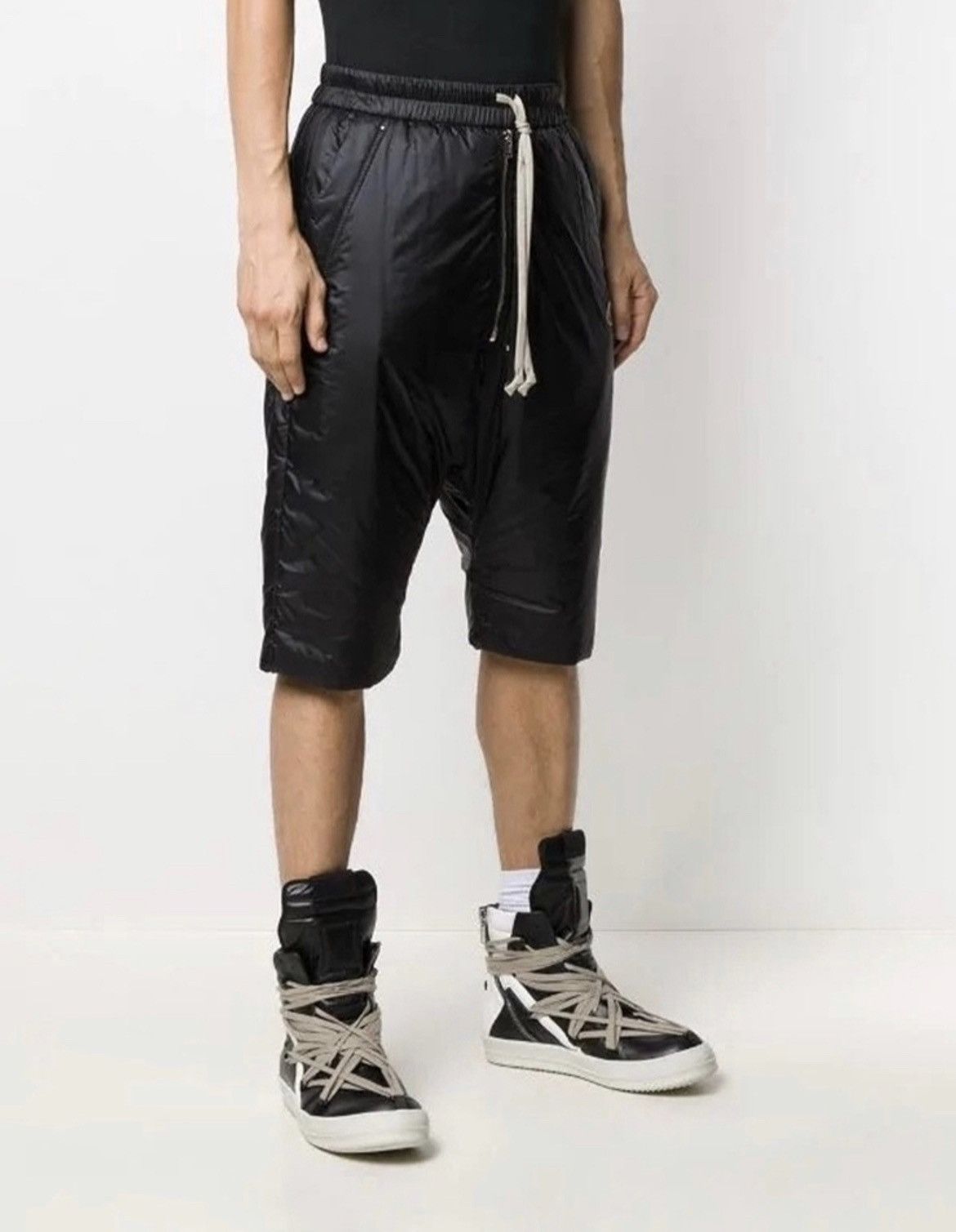 Moncler × Rick Owens BNWT AW20 RICK OWENS x MONCLER POD LENGTH BELAS SHORTS S Size US 30 / EU 46 - 1 Thumbnail