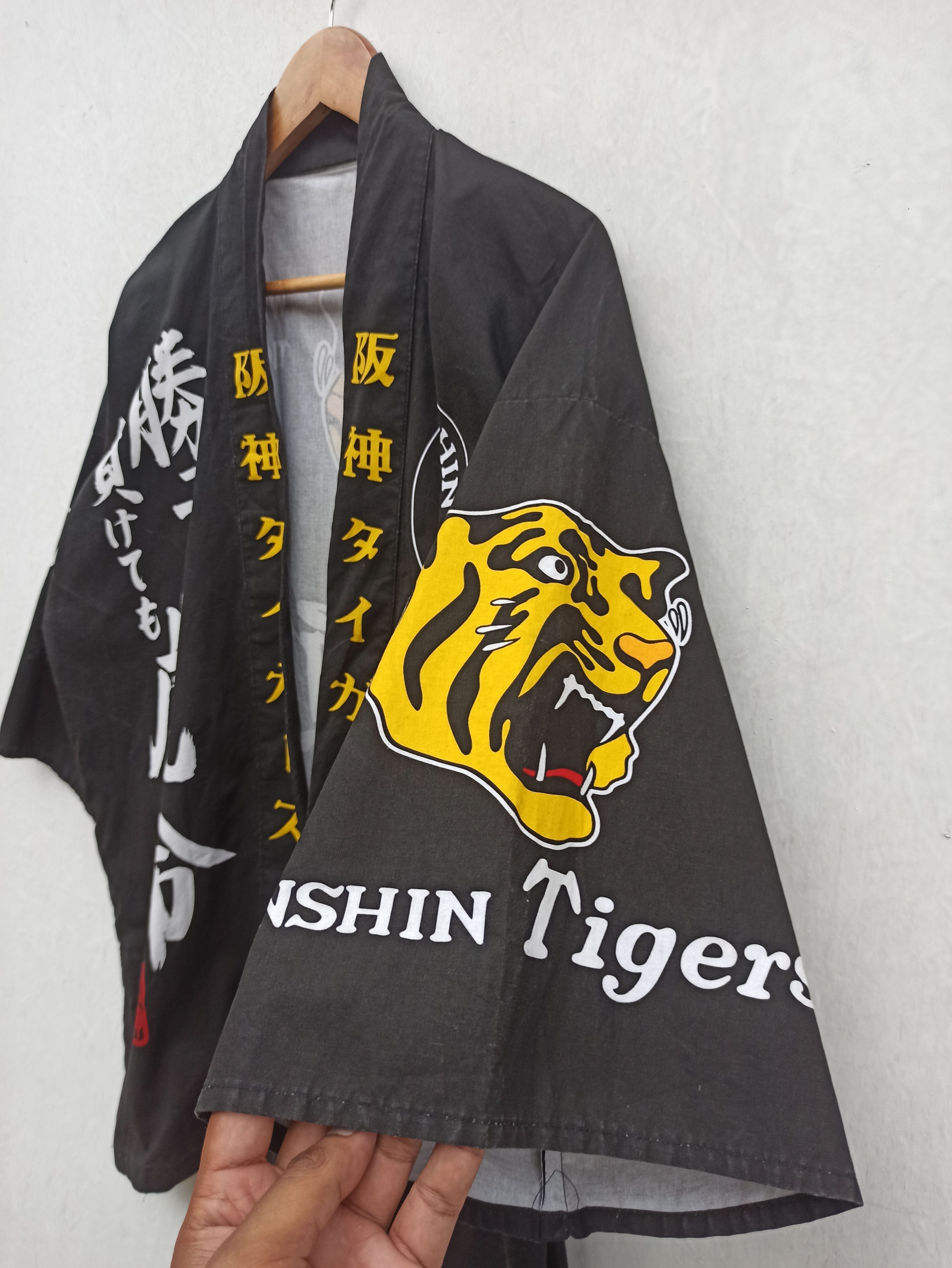 Japanese Brand Hanshin Tiger 🐯 Japan Baseball Team Kimono Size US L / EU 52-54 / 3 - 4 Thumbnail