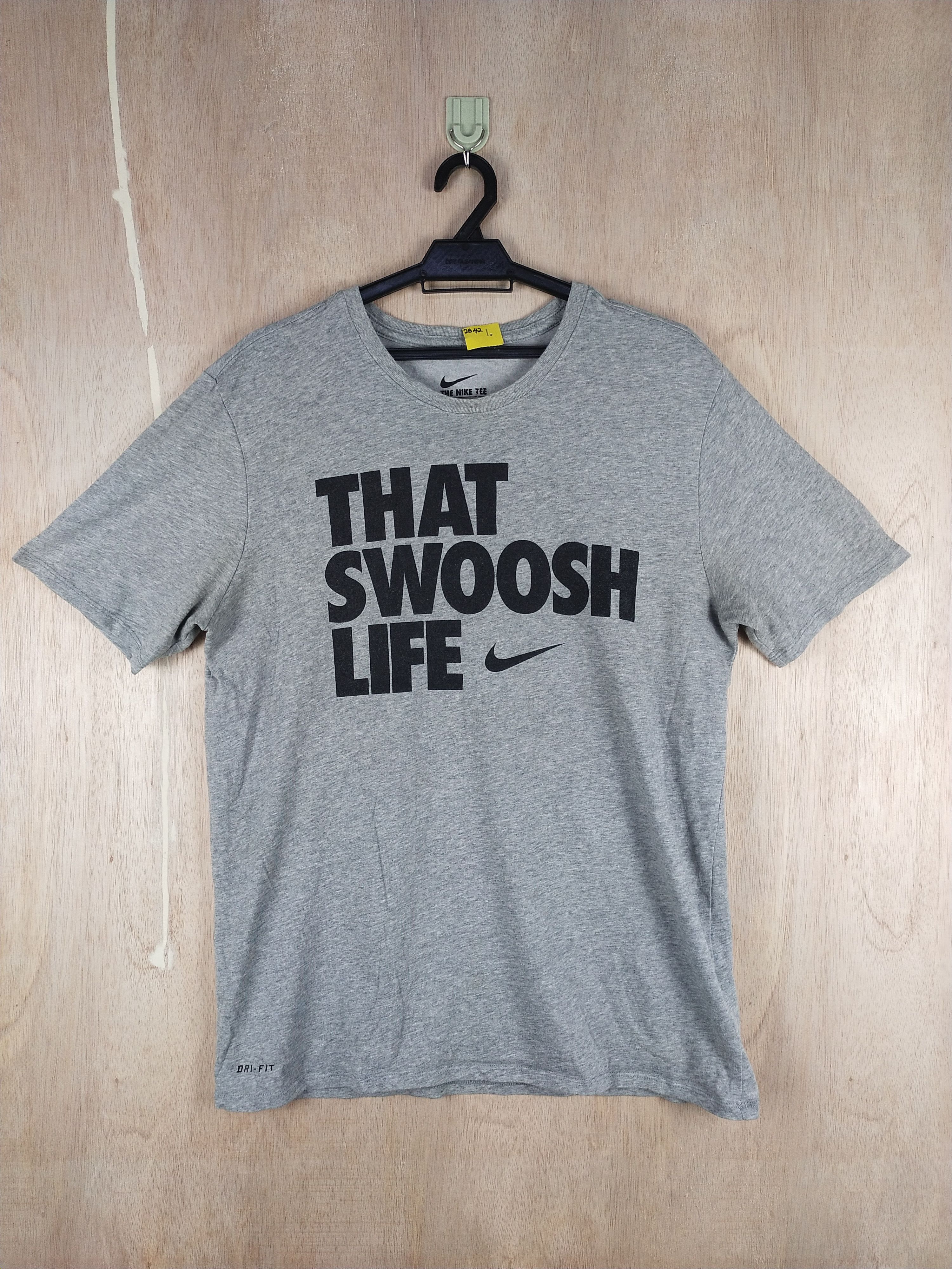 Nike DL Nike gray Tshirt #2542 Size US L / EU 52-54 / 3 - 1 Thumbnail
