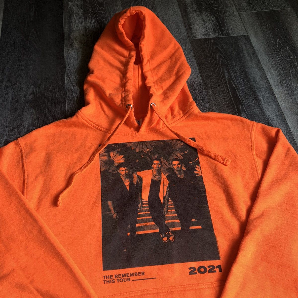 Band Tees The Jonas Brothers Remember This Tour Graphic Hoodie 2021 Size US M / EU 48-50 / 2 - 1 Thumbnail