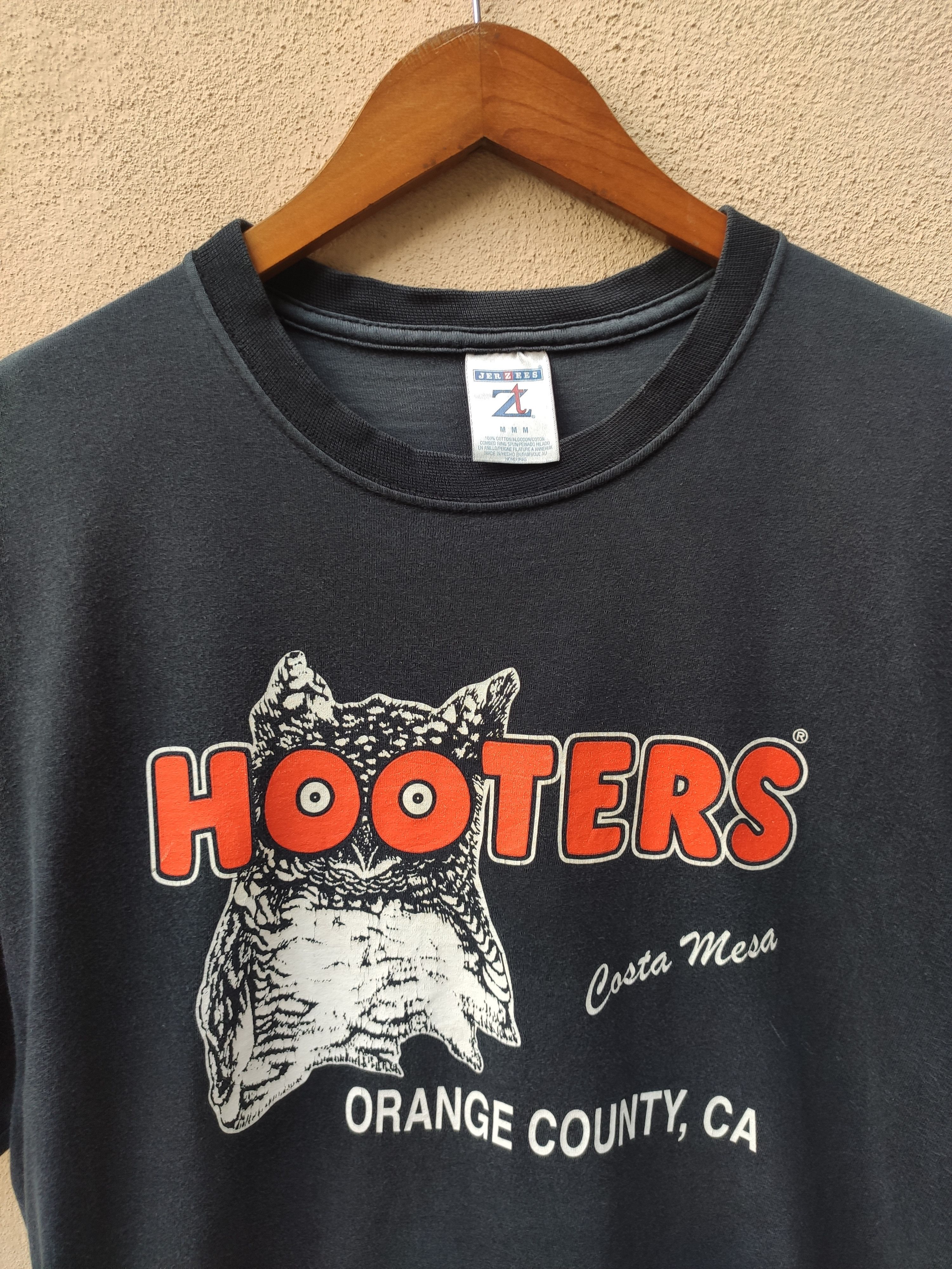 Jerzees Vintage Hooters t shirt sun faded Size US M / EU 48-50 / 2 - 1 Thumbnail