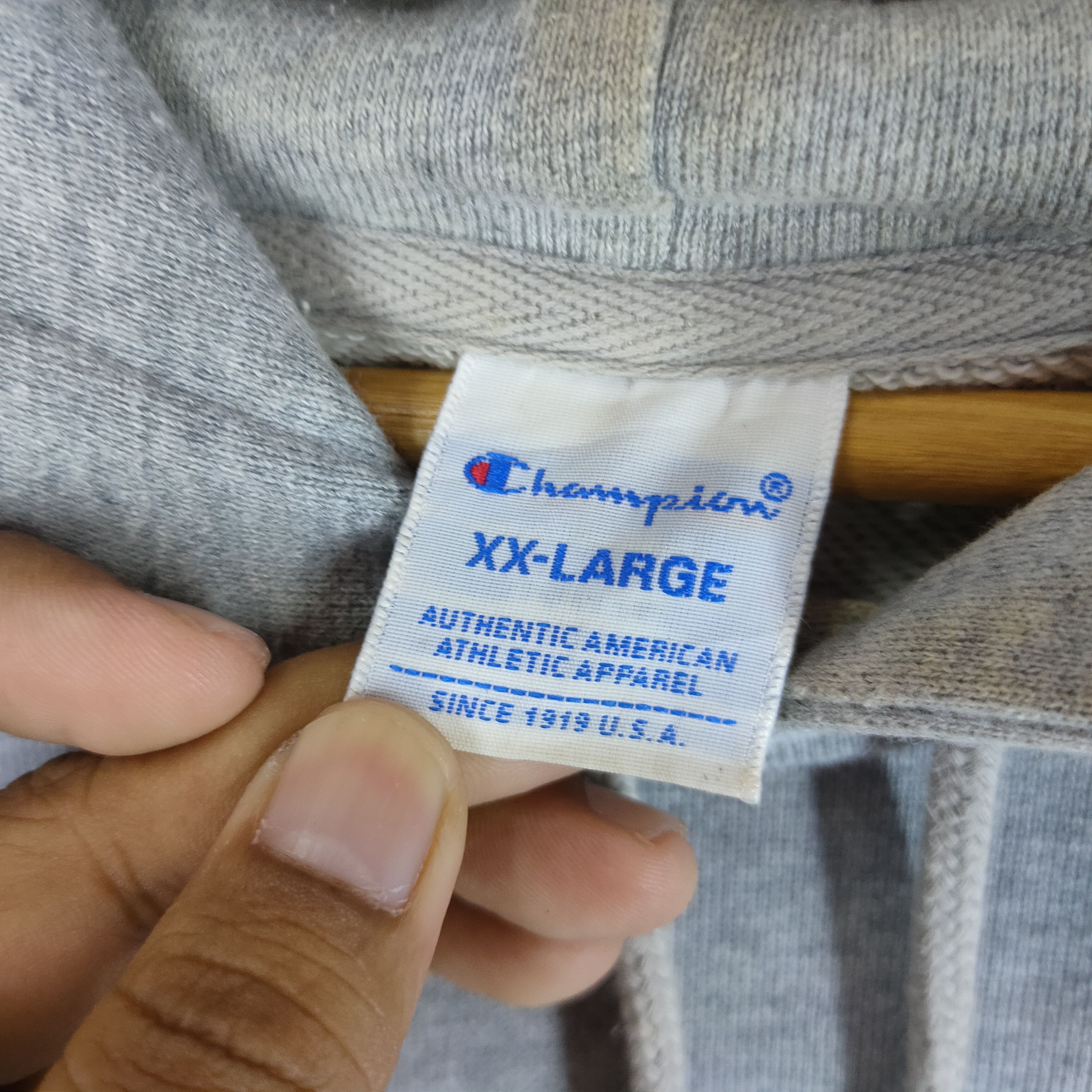 Champion Vintage CHAMPION Embroidery Small Logo Hoodie Sweatshirt Size US L / EU 52-54 / 3 - 5 Thumbnail