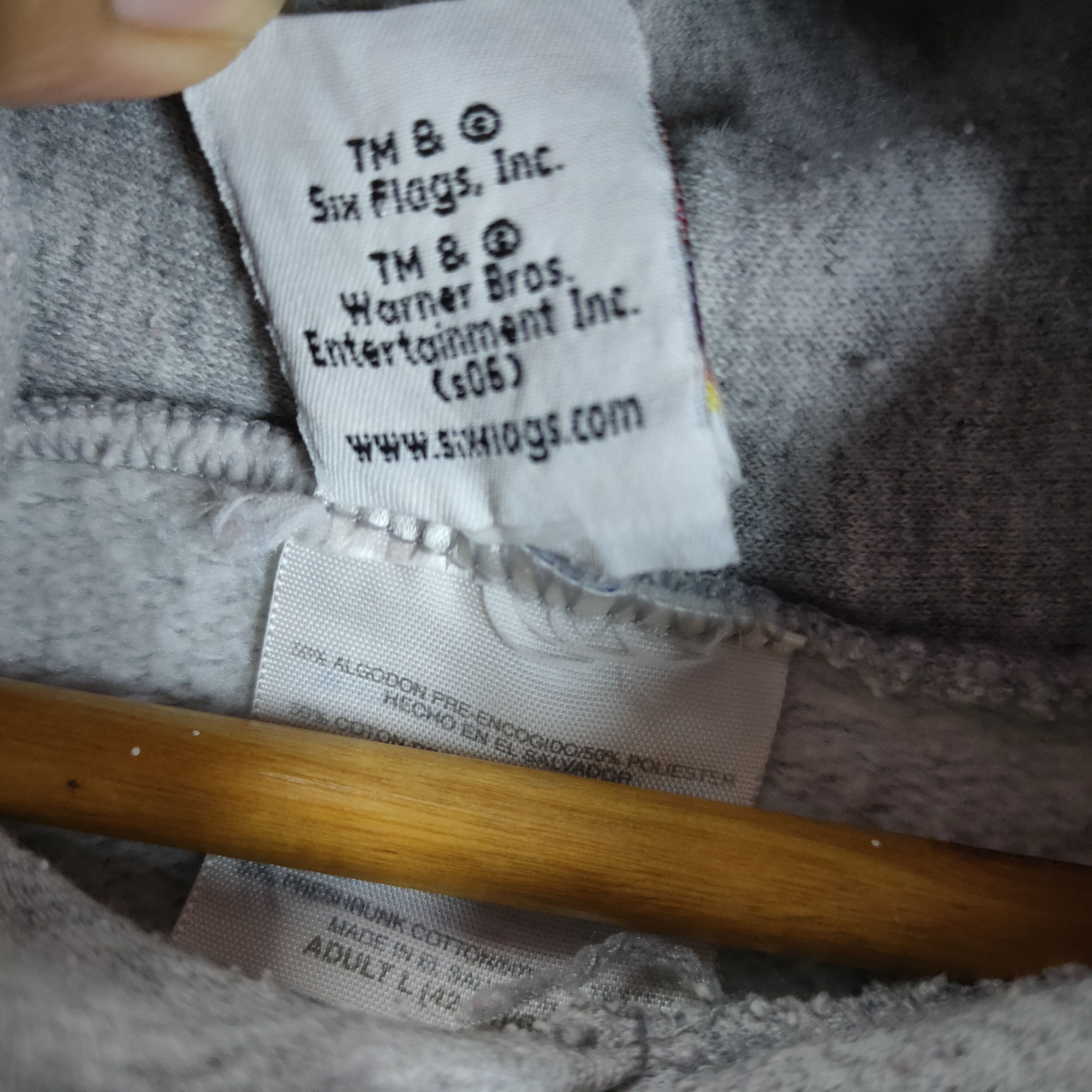 Warner Bros Rare🔥Warner Bros BUGS BUNNY Six Flags Logo Hoodie Size US XL / EU 56 / 4 - 5 Thumbnail