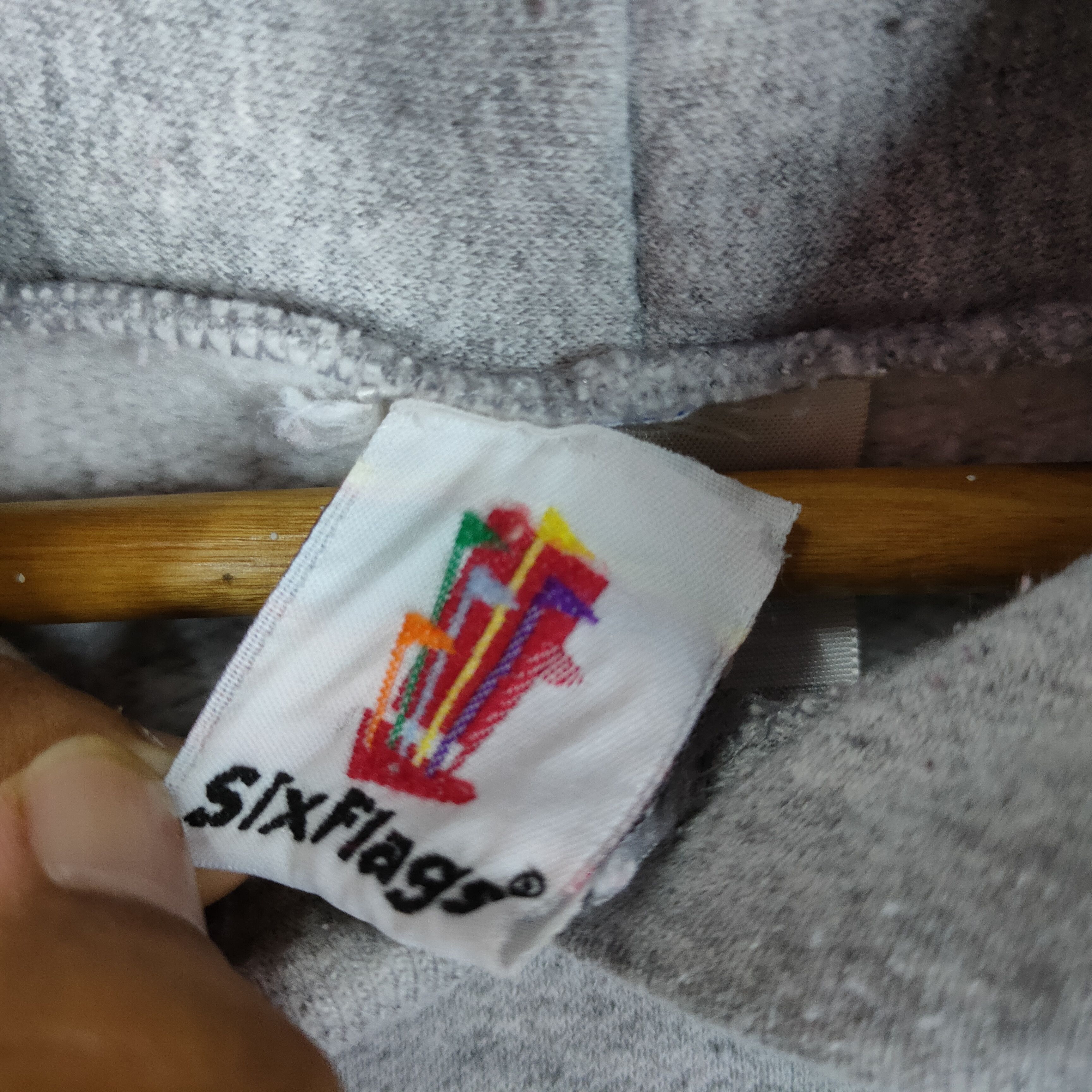 Warner Bros Rare🔥Warner Bros BUGS BUNNY Six Flags Logo Hoodie Size US XL / EU 56 / 4 - 4 Thumbnail