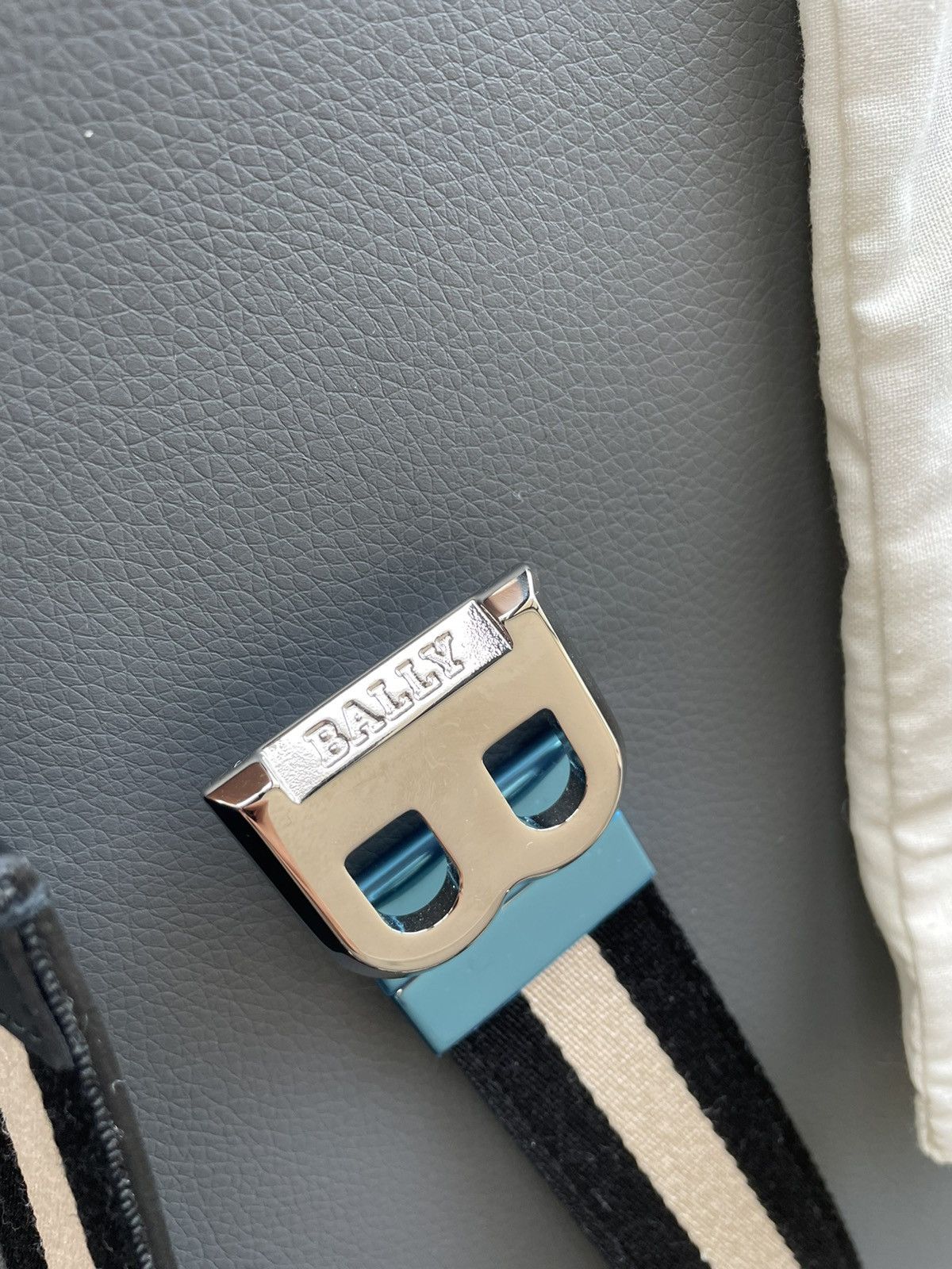 Bally Brand New Iconic Bally Logo Leather Belt Size 32 - 8 Thumbnail