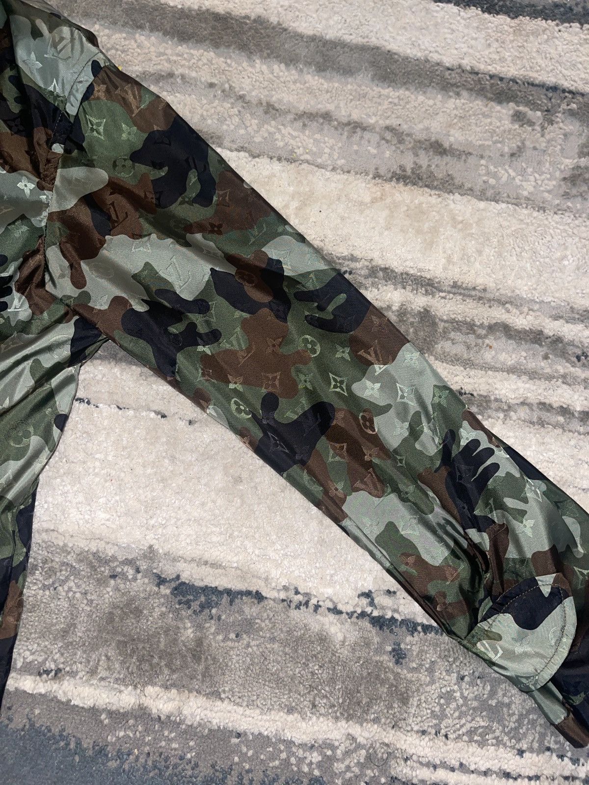 Louis Vuitton Louis Vuitton CAMO WINDBREAKER Size US M / EU 48-50 / 2 - 2 Thumbnail