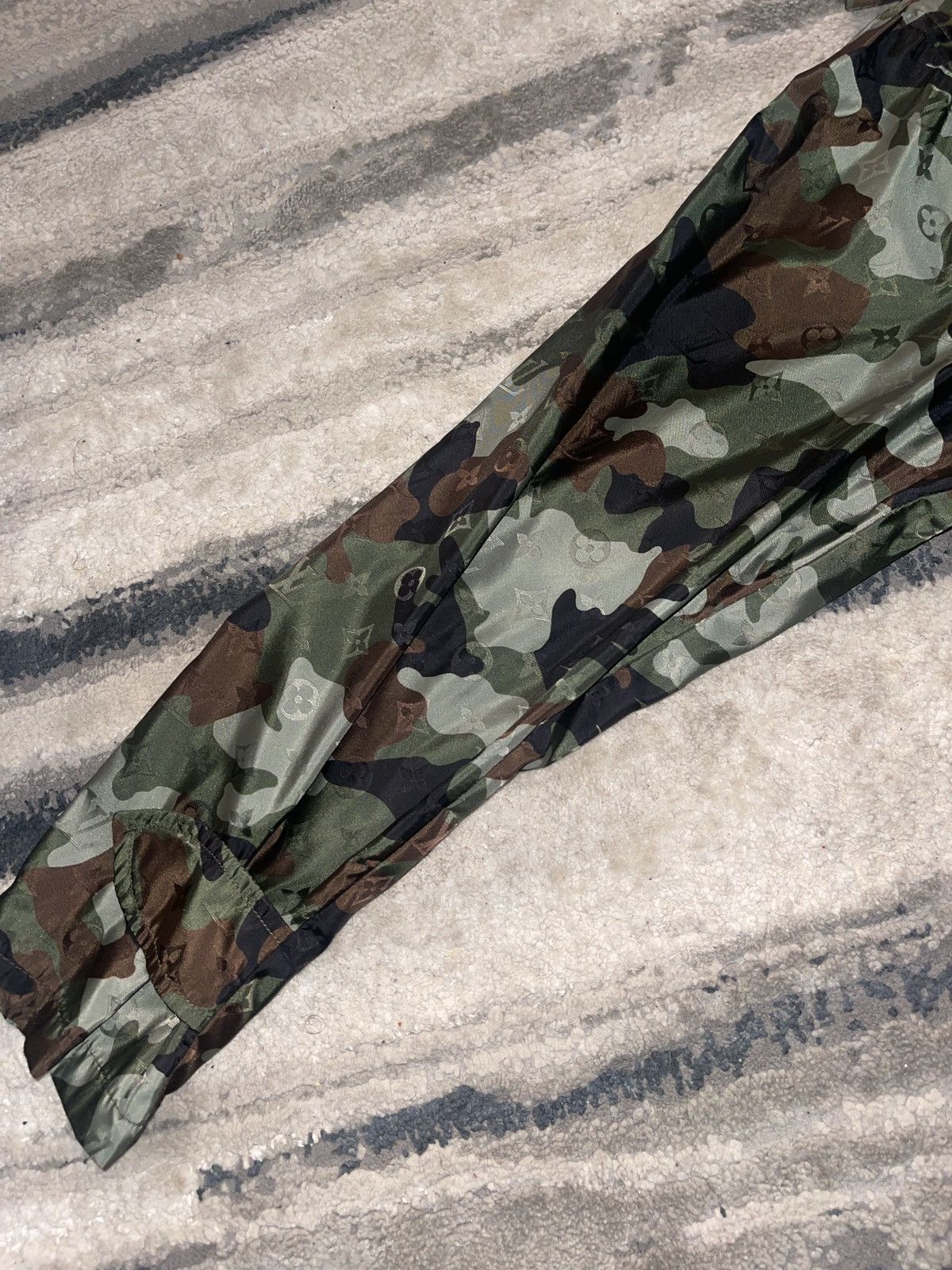 Louis Vuitton Louis Vuitton CAMO WINDBREAKER Size US M / EU 48-50 / 2 - 3 Thumbnail